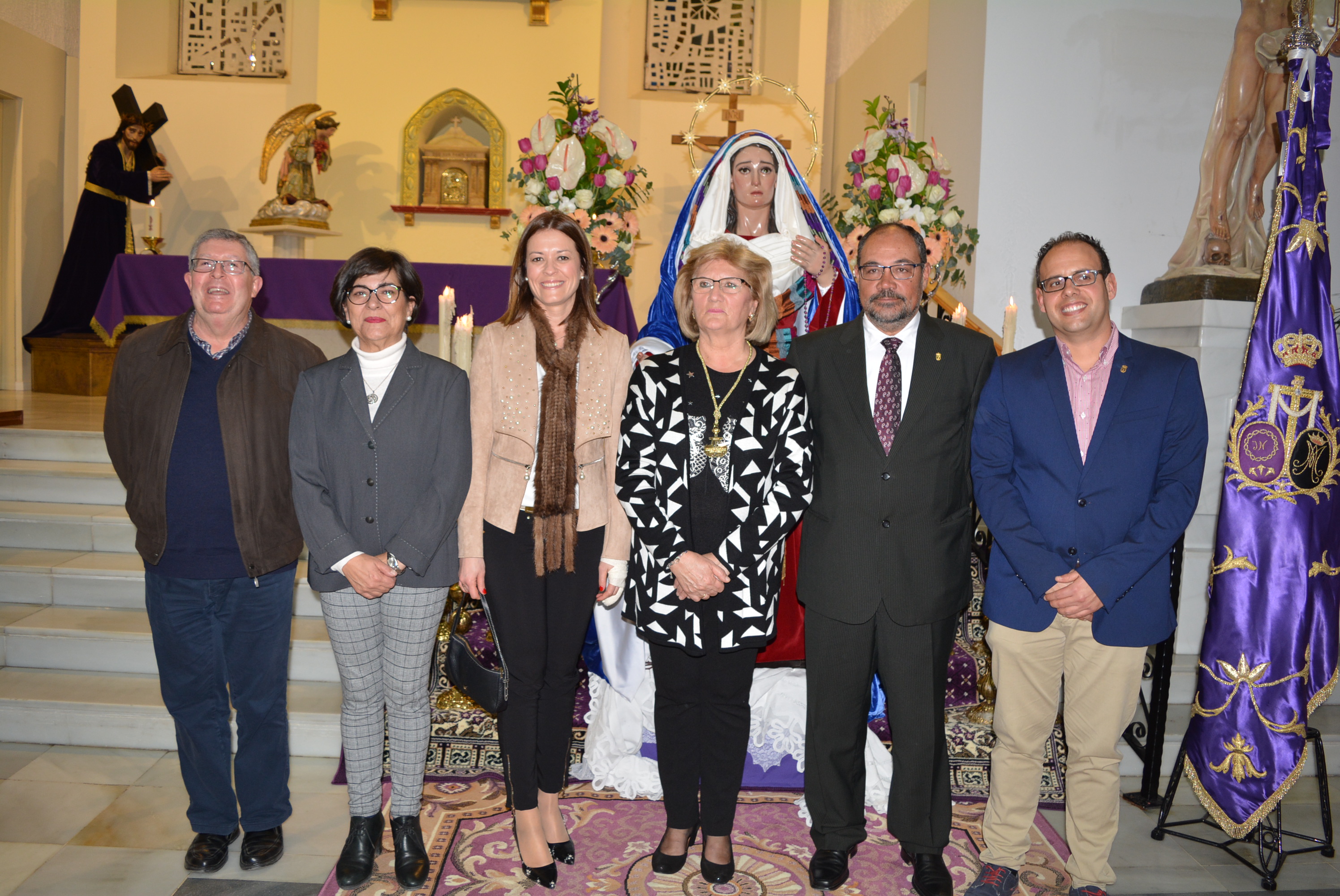 Los “moraos” celebran su tradicional besamanos a la Virgen de la Soledad