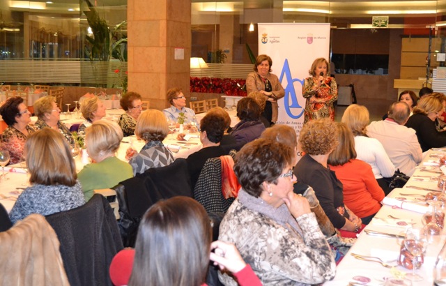 Las amas de casa de Águilas aprenden nuevas recetas navideñas 