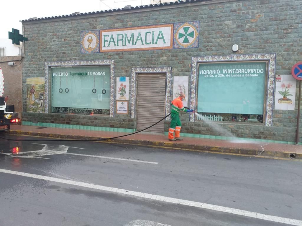 El Ayuntamiento refuerza los trabajos de desinfección de calles y parques infantiles
