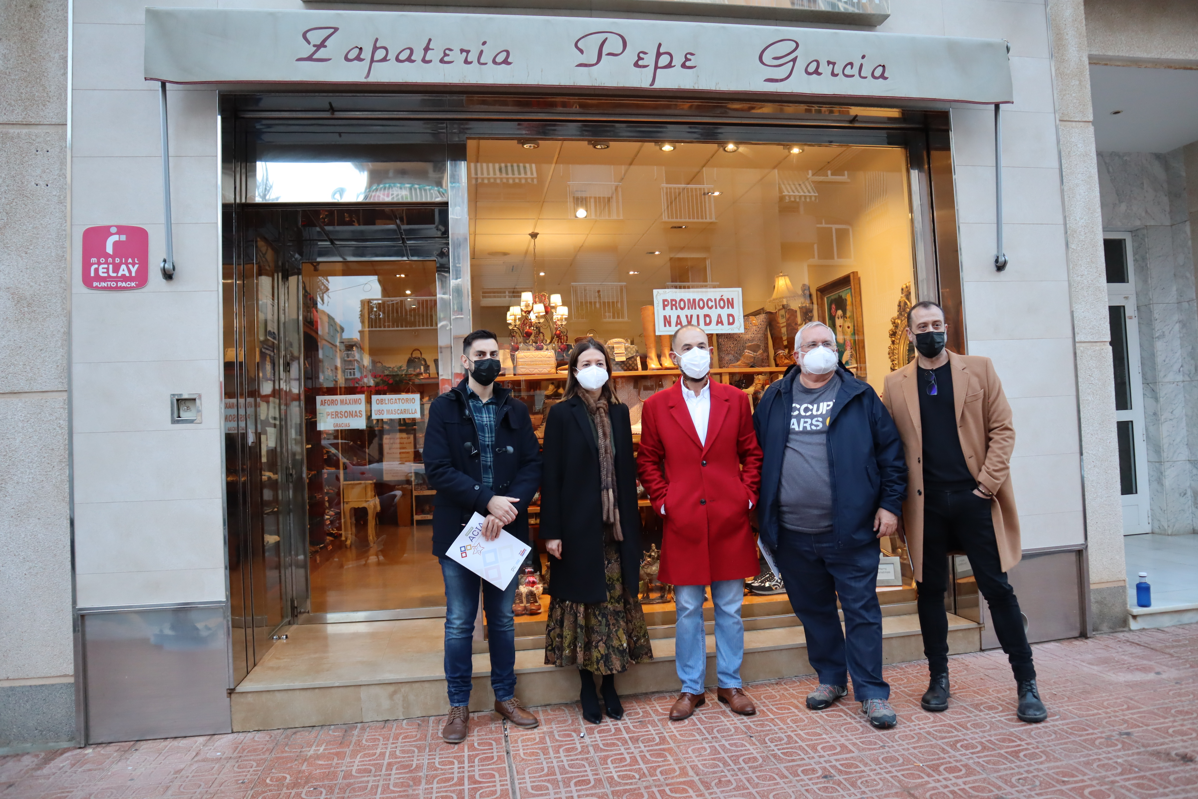 Dieciocho establecimientos participan en el Concurso de Escaparates Navideños de ACIA