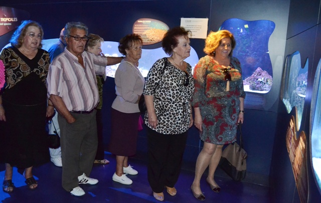 Los socios del Centro Municipal de la Tercera Edad cautivados con el CIMAR de Águilas