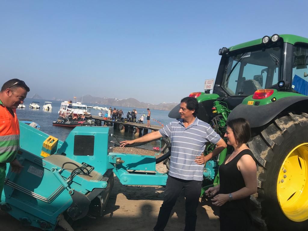 El Ayuntamiento incorpora, a través de la empresa concesionaria, una nueva flota de vehículos sostenibles para la limpieza de playas