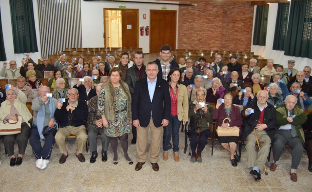 Los pensionistas ferroviarios ya disponen de una nueva tarjeta para el transporte urbano 