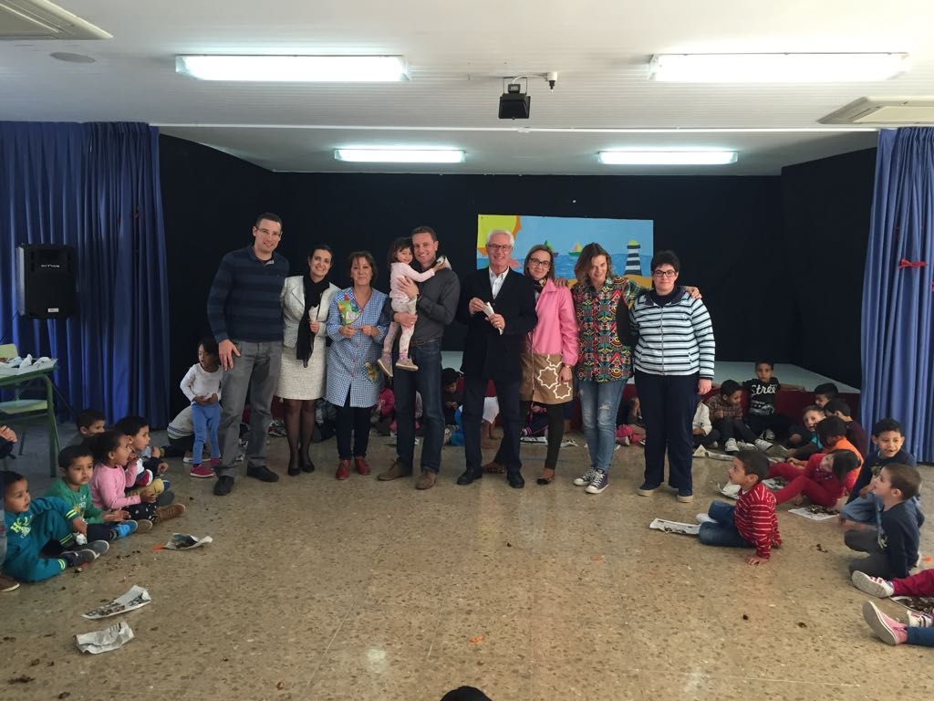 Los alumnos del Ramón y Cajal disfrutan de una castañada patrocinada por Looije