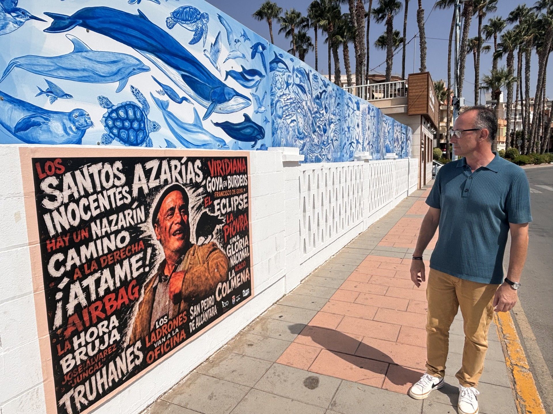El Ayuntamiento presenta los nuevos paneles perimetrales de la plaza Antonio Cortijos, una ventana a la biodiversidad marina de Águilas