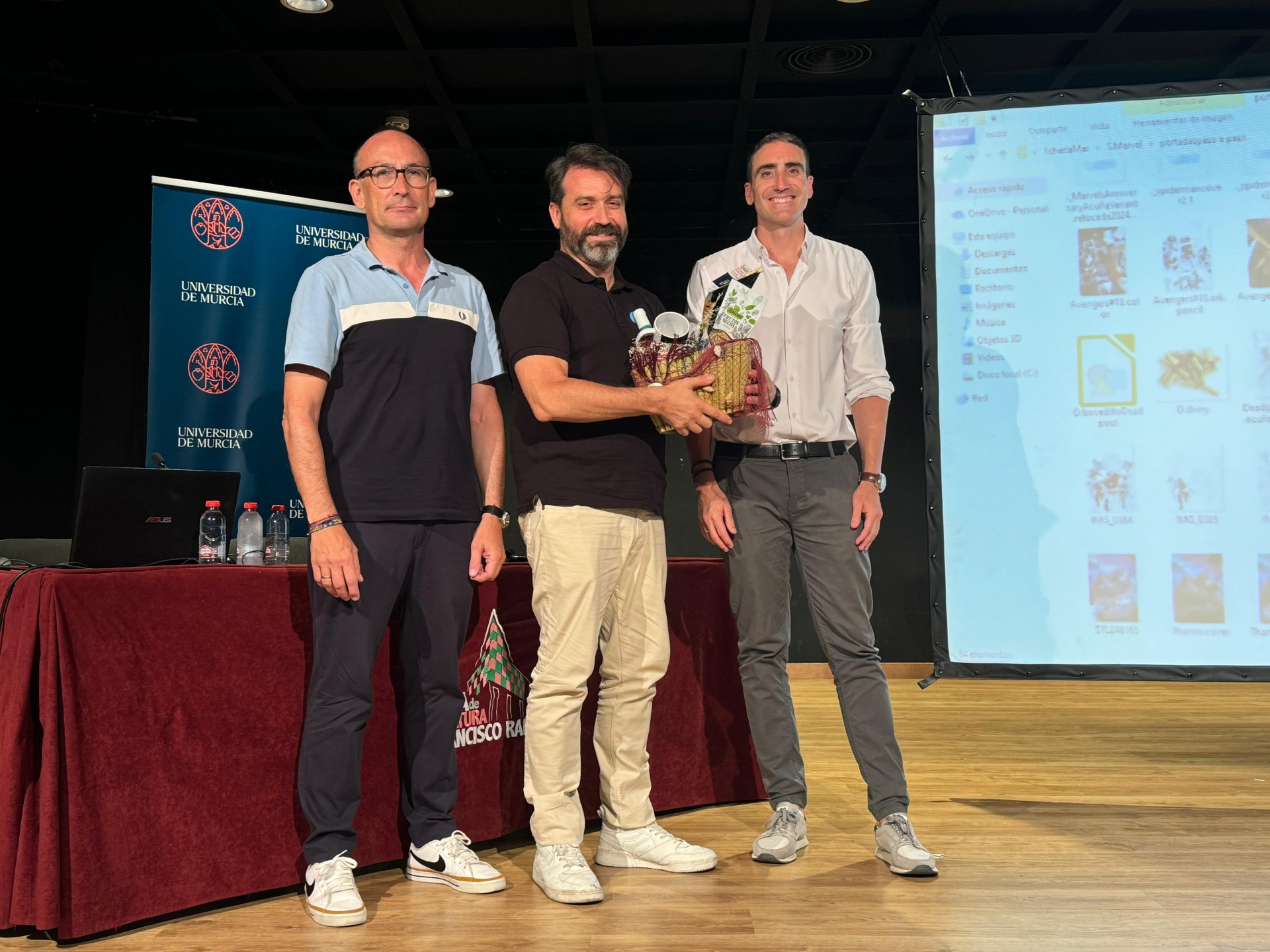 Ayer dio comienzo el ciclo de conferencias Mirando al Mar 