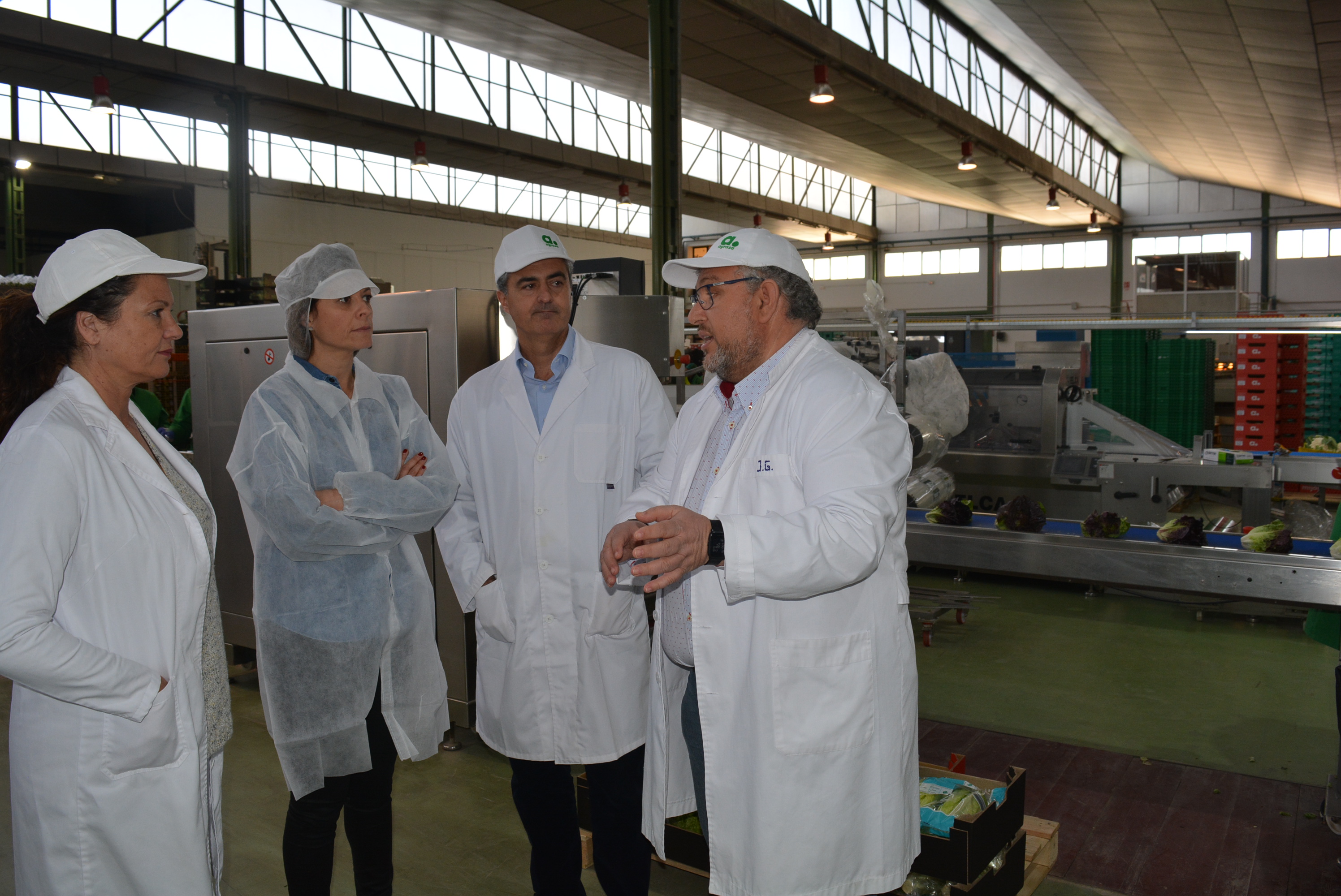 La alcaldesa reitera en su visita a Agrasa la importancia del sector agrícola en la localidad