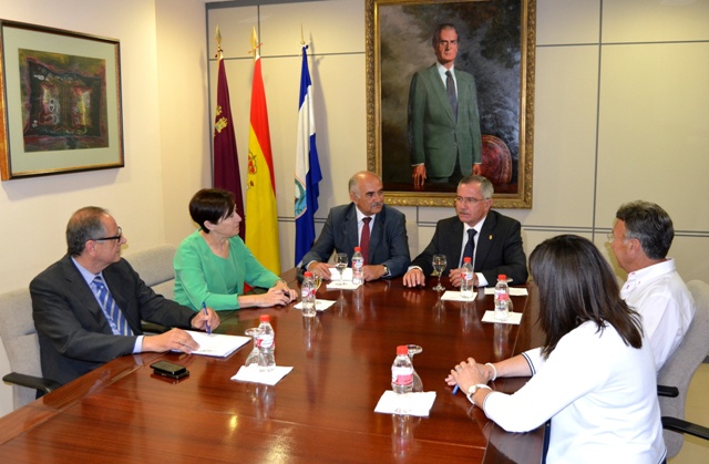 El presidente de la Comunidad y el alcalde de Águilas mantienen una reunión de trabajo en el municipio 