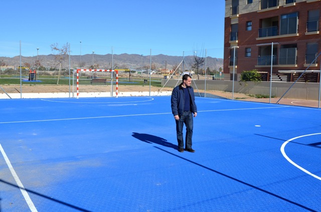 La concejalía de Parques y Jardines recupera una pista deportiva en desuso