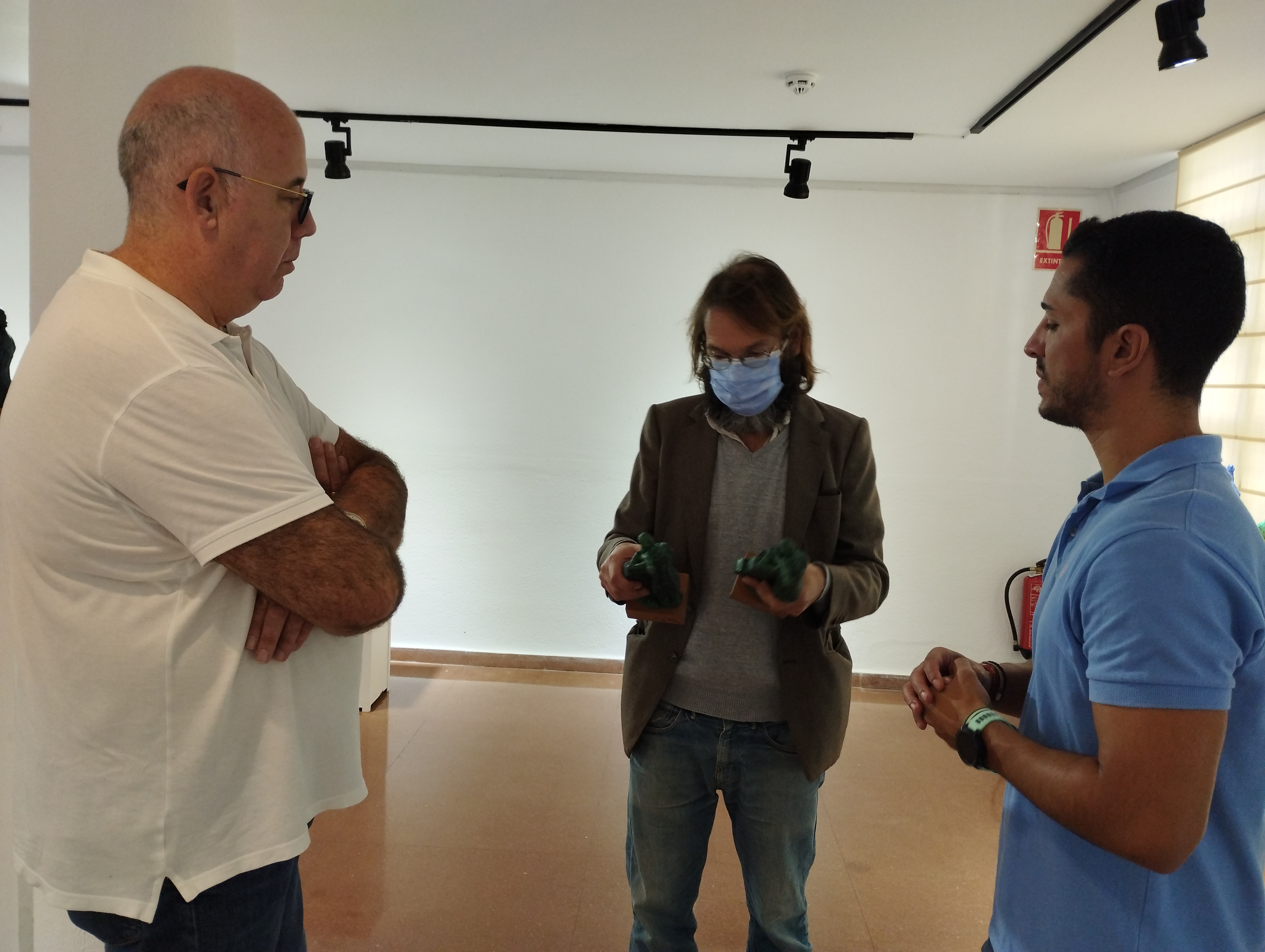 El artista murciano Manuel Páez crea una escultura para el Premio del Águilas Jazz Festival