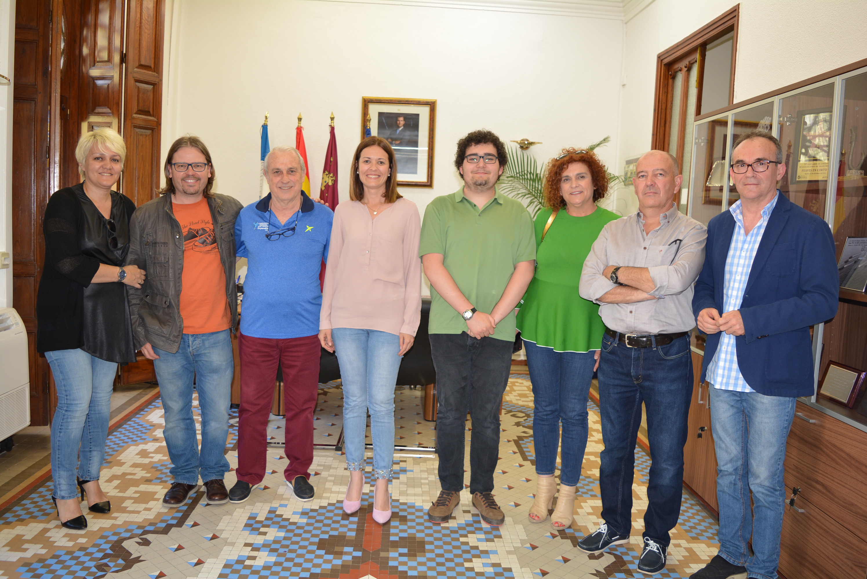 El estudiante José María García Arcas es recibido por la alcaldesa tras sus logros en las Olimpiadas Nacionales de Física y Química