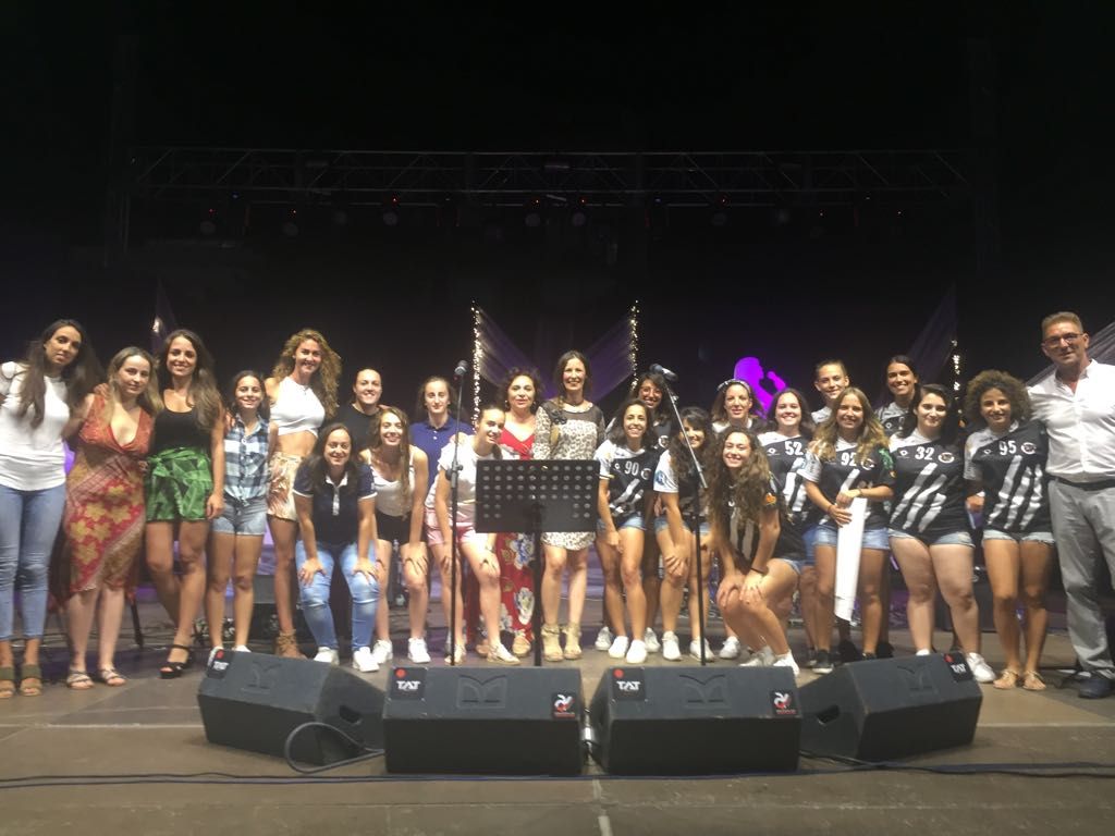 “Ellas” brindan su apoyo al deporte femenino aguileño ante más de un millar de asistentes