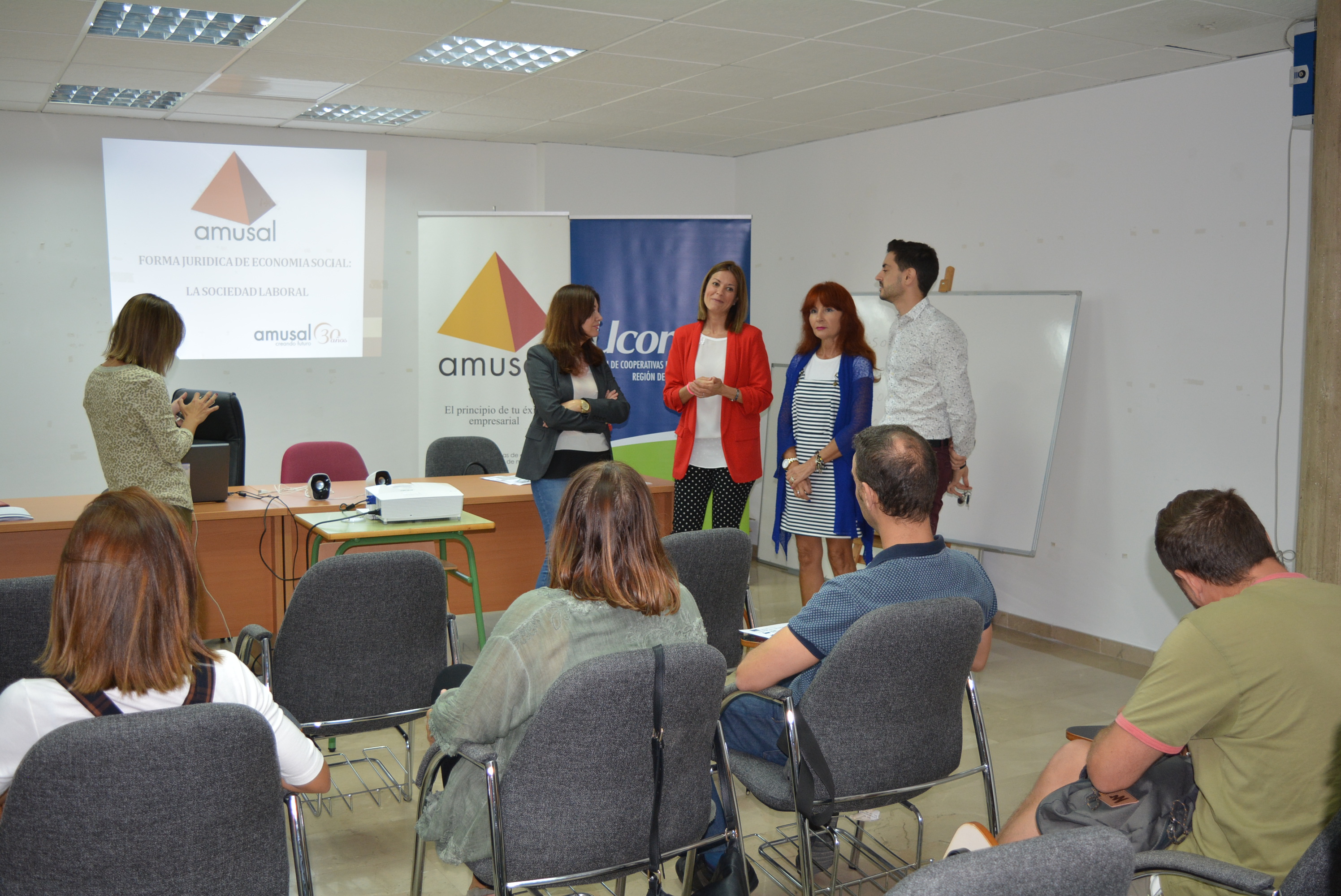 El Ayuntamiento celebra una jornada de economía social junto a Acia, Ucomur y Amusal