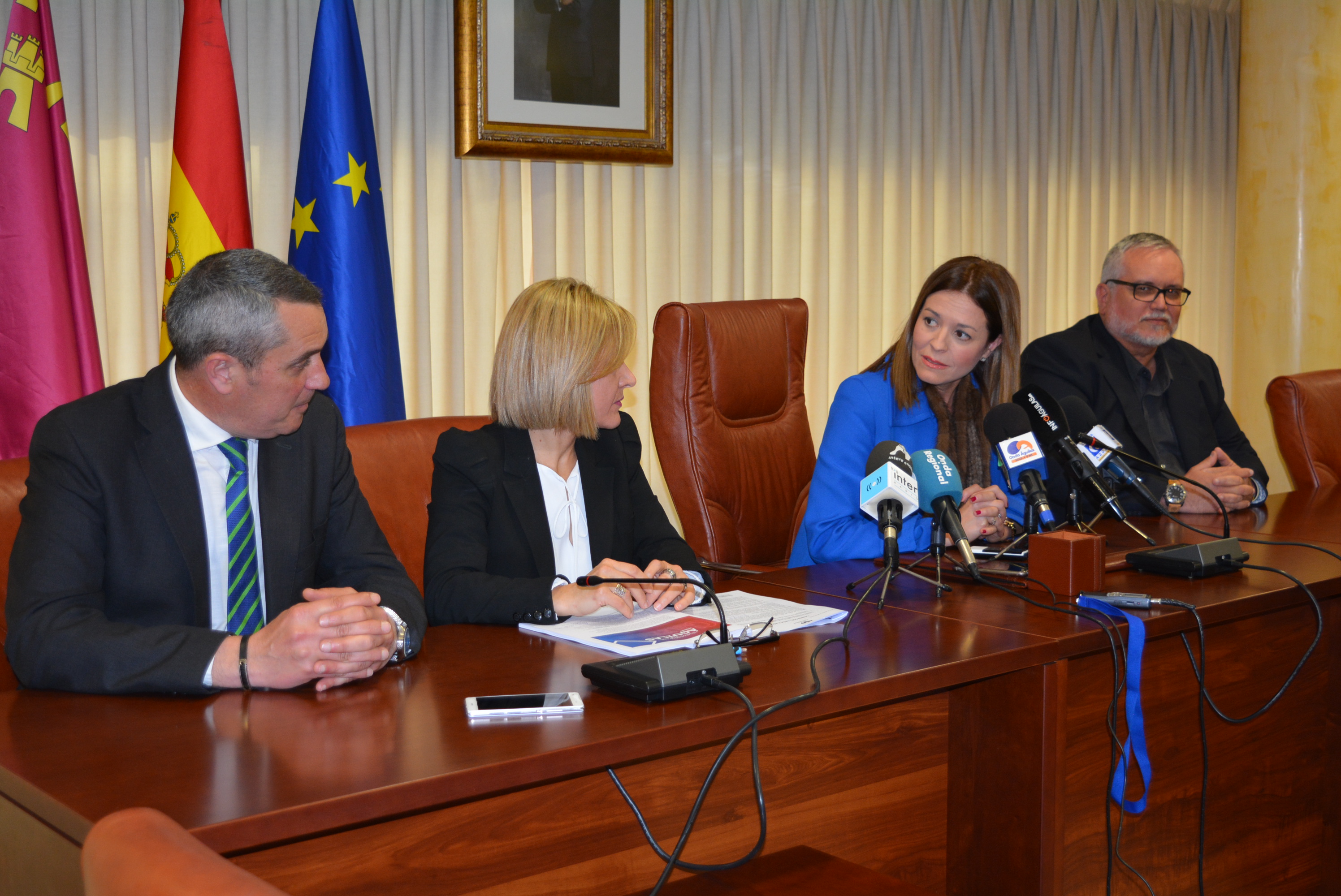 Carrefour mantendrá el empleo de los 45 trabajadores que integran la plantilla del hipermercado y contratará además a otras 60 personas