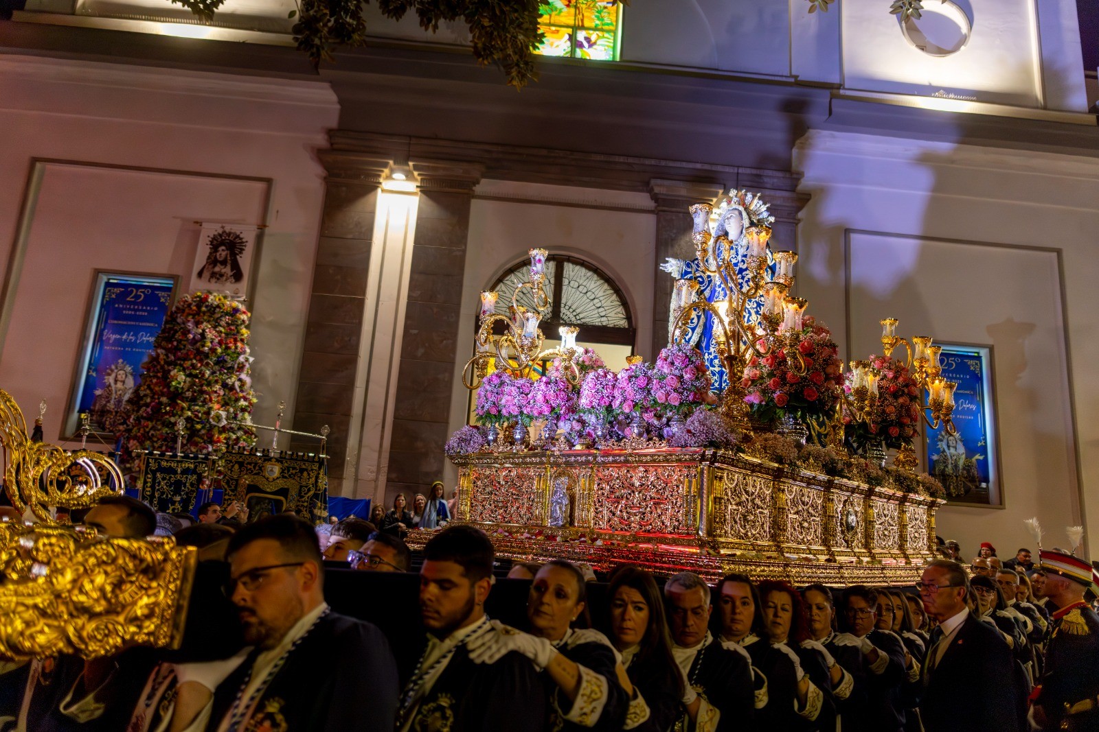La lluvia no impide que la Virgen de los Dolores salga a la calle el Día de la Patrona