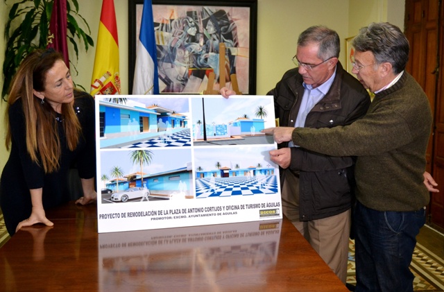 El Ayuntamiento de Águilas presenta el proyecto de remodelación de la Plaza de Antonio Cortijos y la Oficina de Turismo 