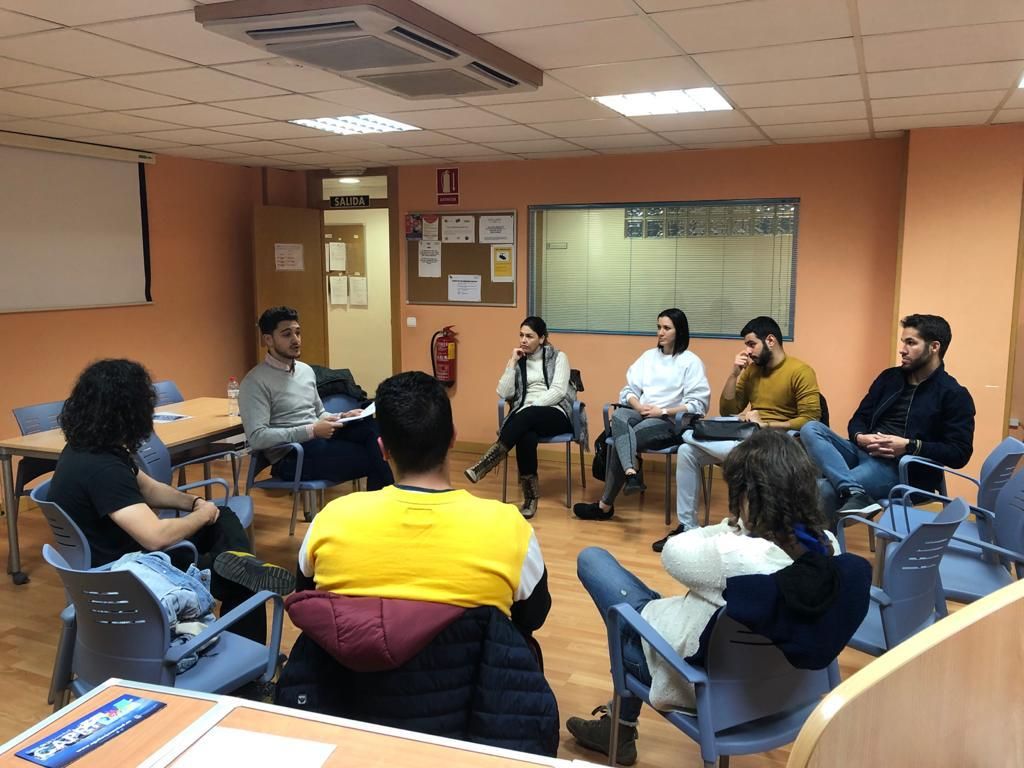 El edil de Juventud mantiene una reunión de coordinación con representantes de las asociaciones juveniles de la localidad 