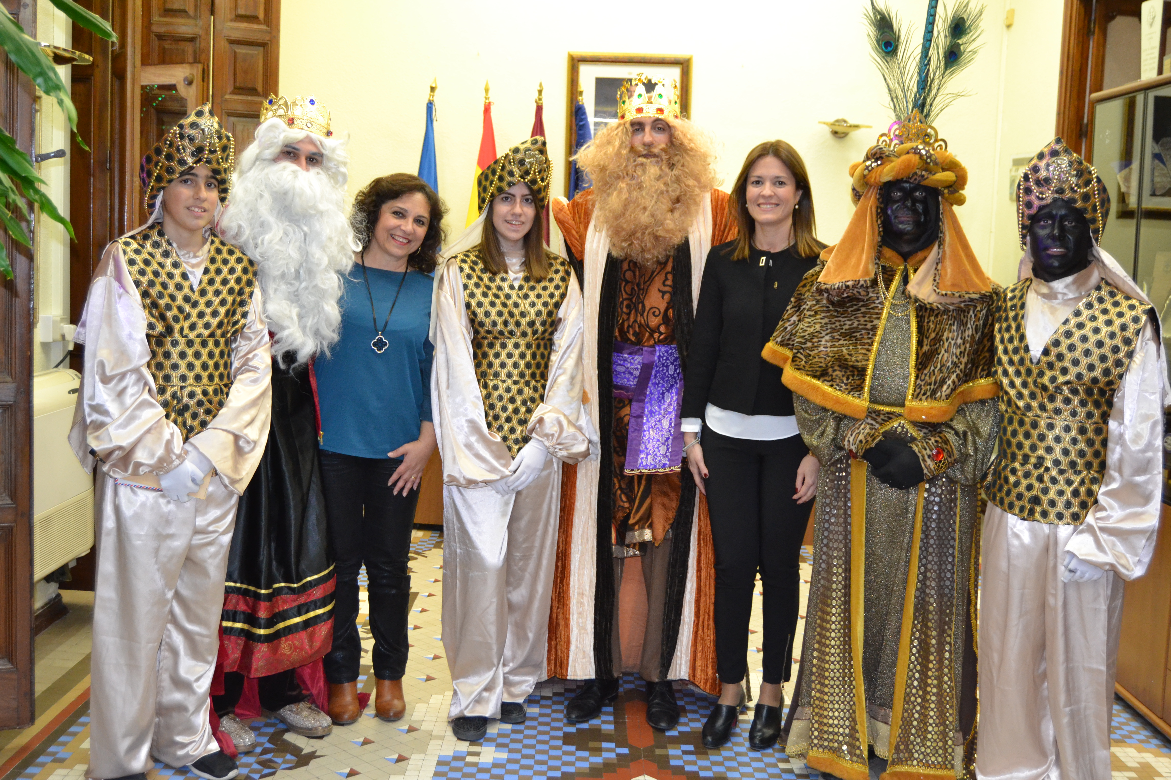 Los Reyes Magos son recibidos por miles de niños en Águilas