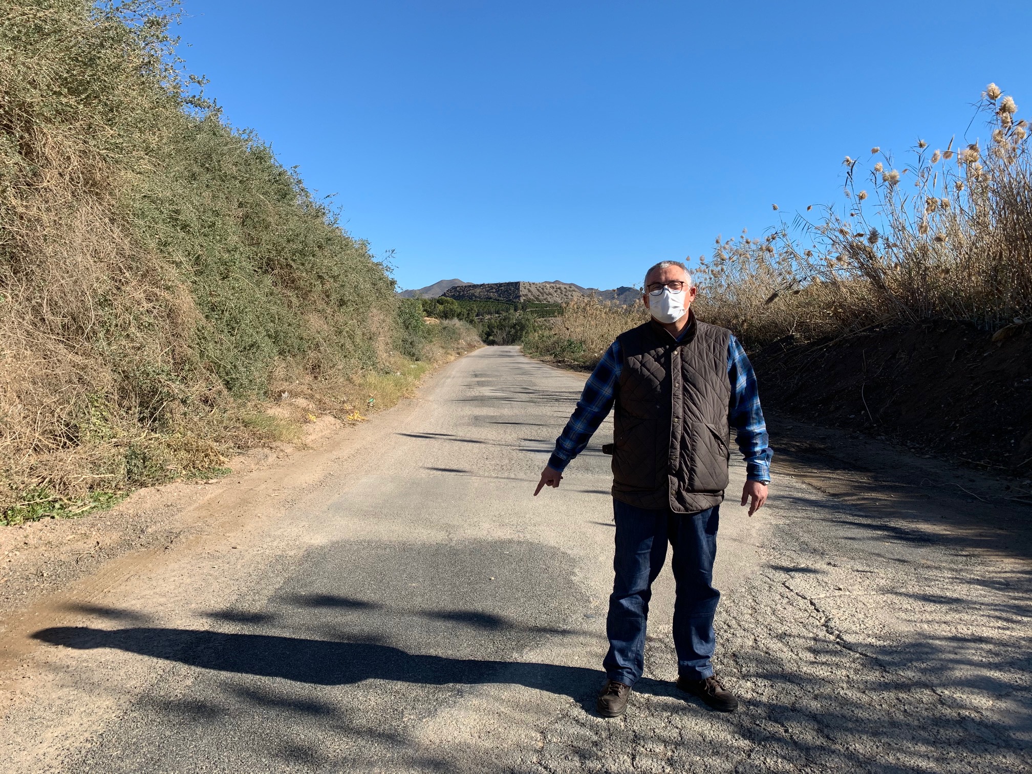 El concejal de Agricultura insta a la Consejería a que proceda al arreglo de los caminos rurales, una actuación aprobada hace cuatro años 