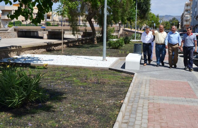 El Consistorio aguileño remodela la zona verde y el tramo viario de la calle Antonio Salas