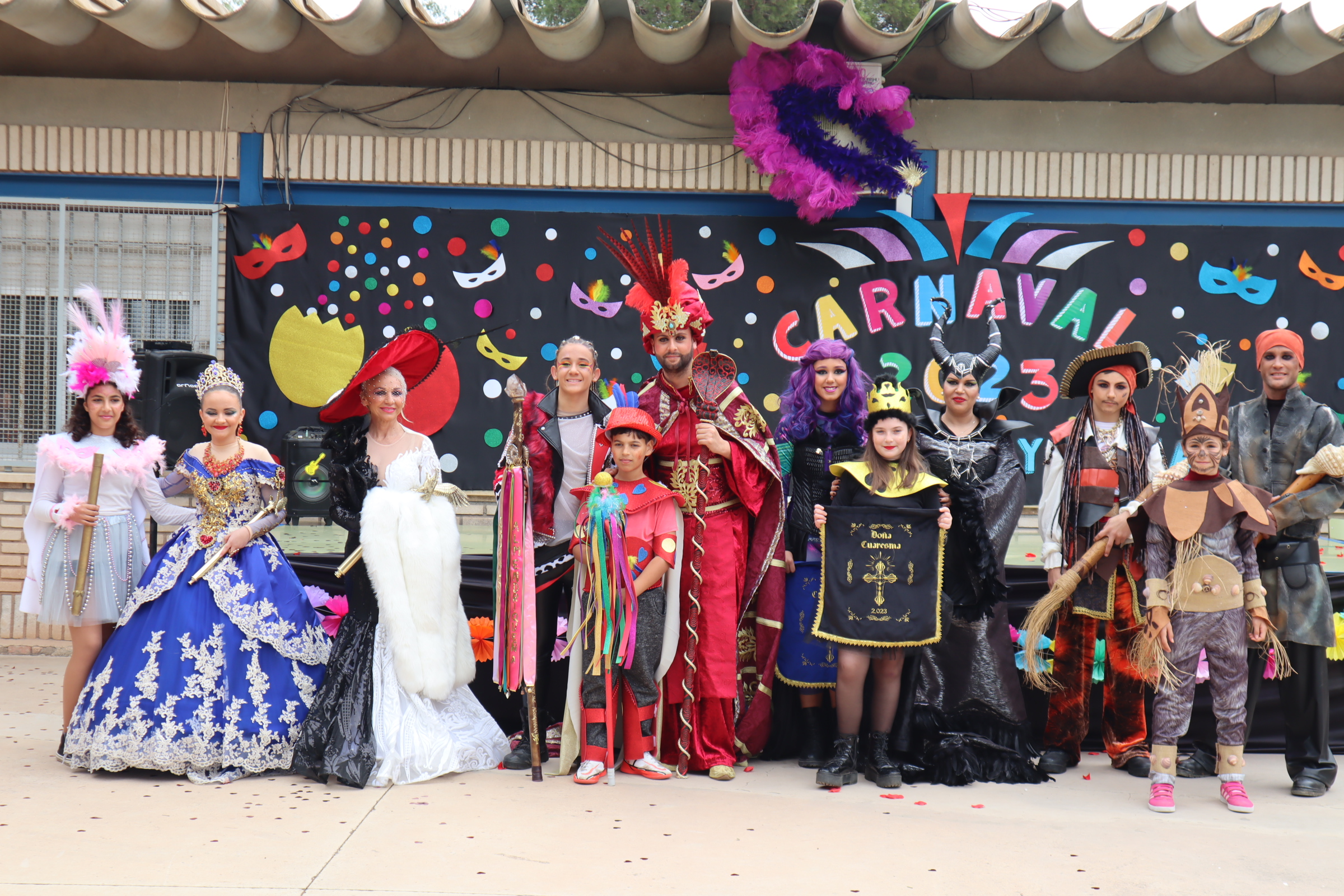 Los personajes de Carnaval visitan el colegio Ramón y Cajal