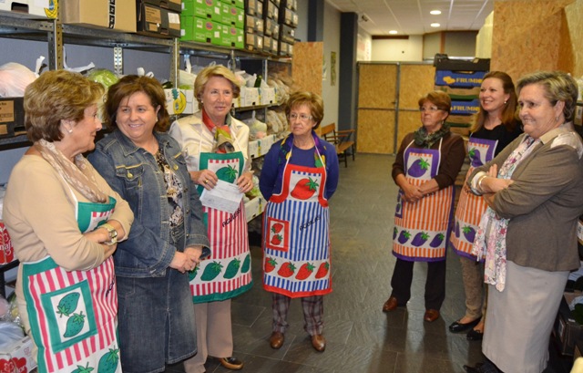 La edil de Servicios Sociales felicita a las integrantes de Hogar Betania por la labor solidaria que desarrollan en Águilas