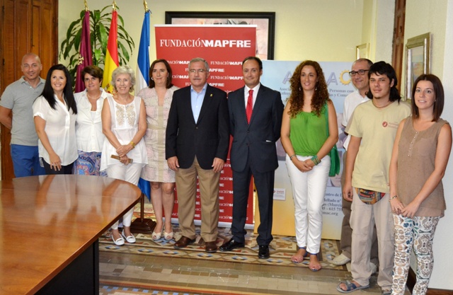 El Ayuntamiento de Águilas y la Fundación Mapfre firman un convenio para la integración laboral de jóvenes con enfermedad mental 