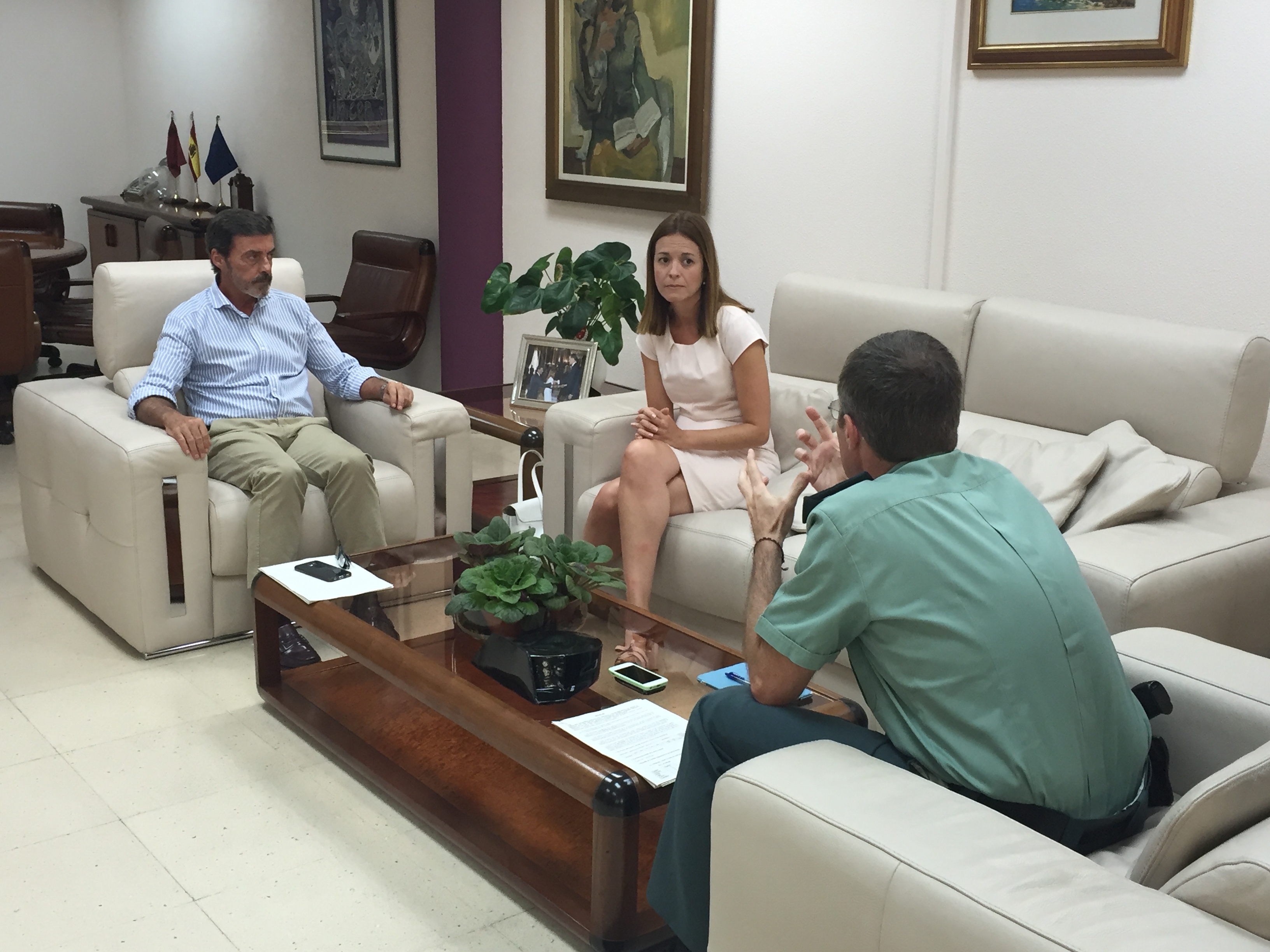 La alcaldesa solicita al delegado del gobierno un refuerzo en la plantilla de Guardia Civil y un amento en la vigilancia de las explotaciones agrícolas