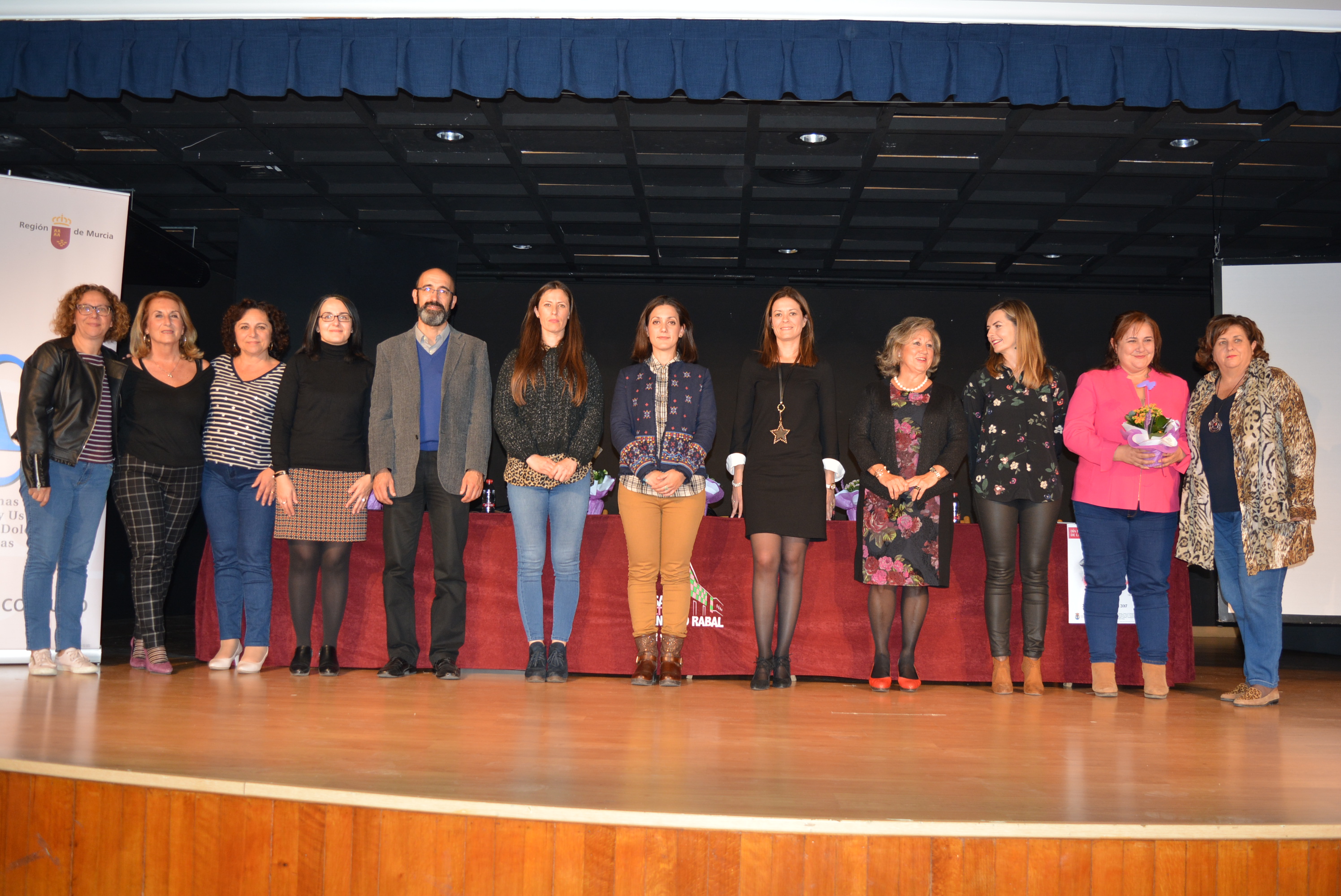 La asociación de Amas de Casa organiza una mesa redonda sobre violencia de género e infancia