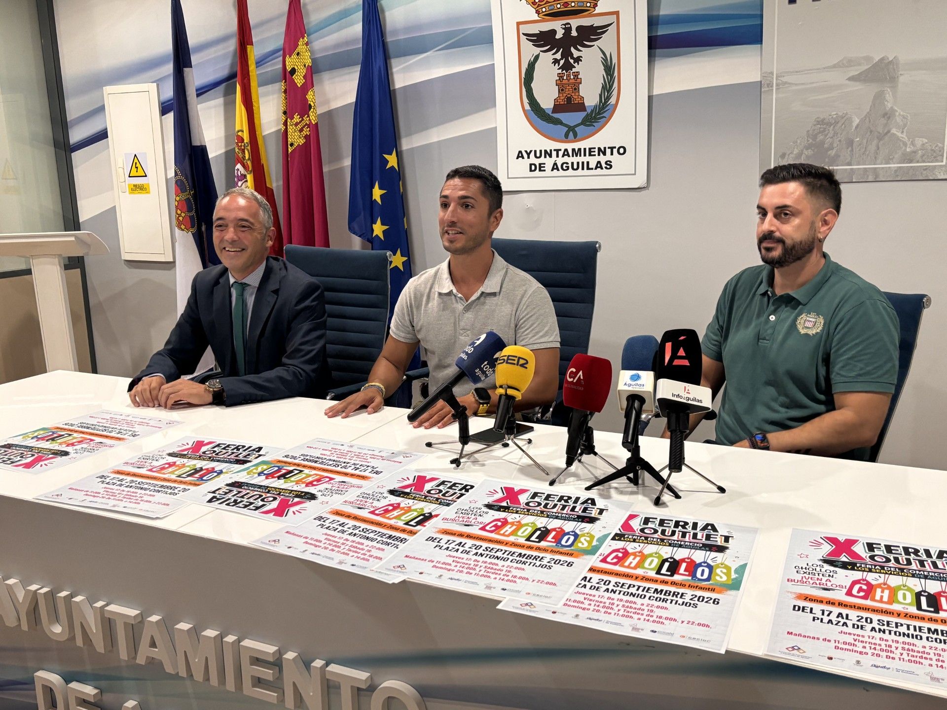 Águilas recupera su Feria Outlet con 17 comercios y cuatro días de ofertas en la plaza de Antonio Cortijos