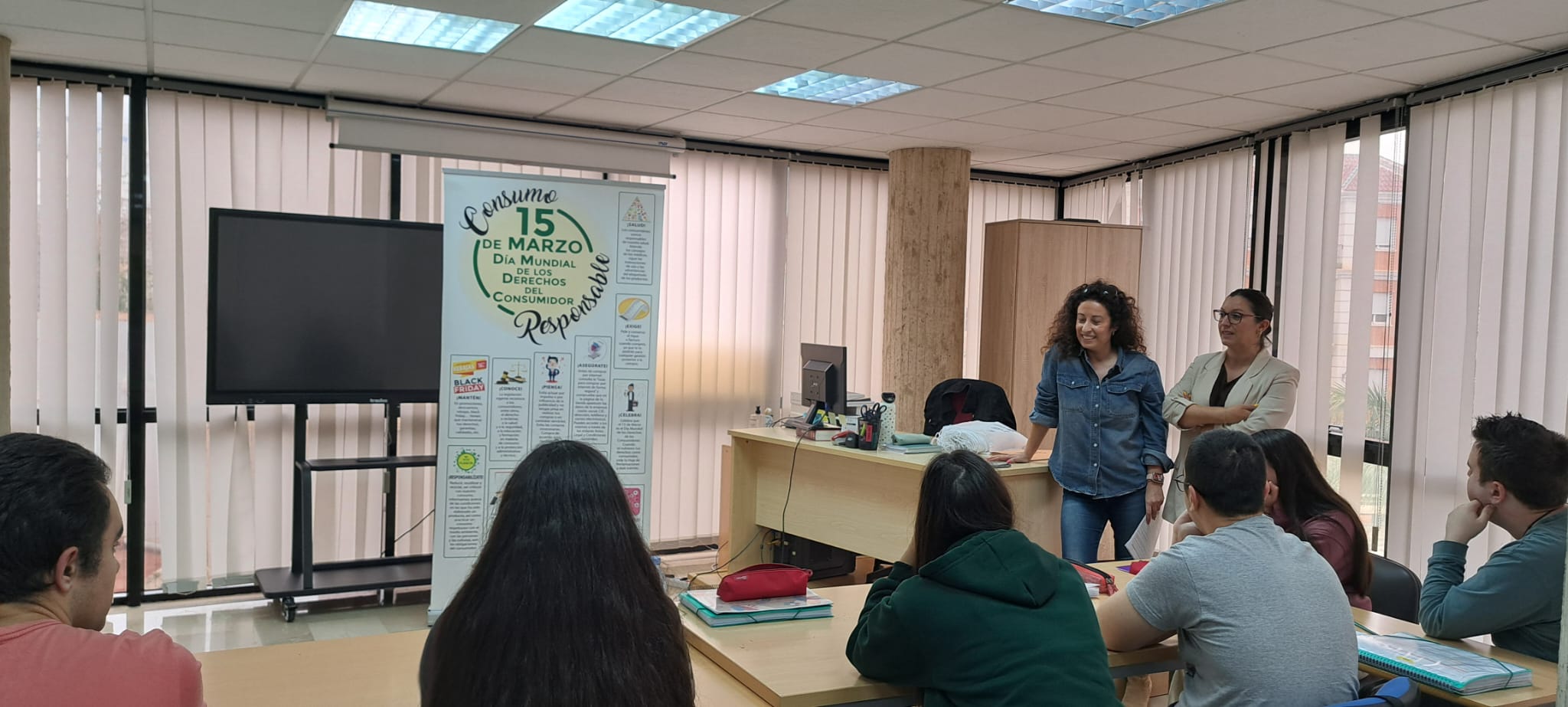 La OMIC imparte un taller de derechos del consumidor a los usuarios de Fundown