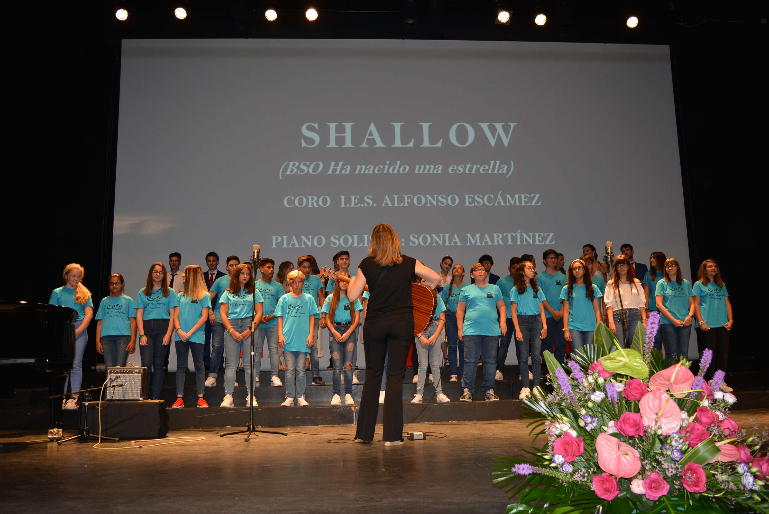 El alumnado del IES Alfonso Escámez recibe las becas de graduación