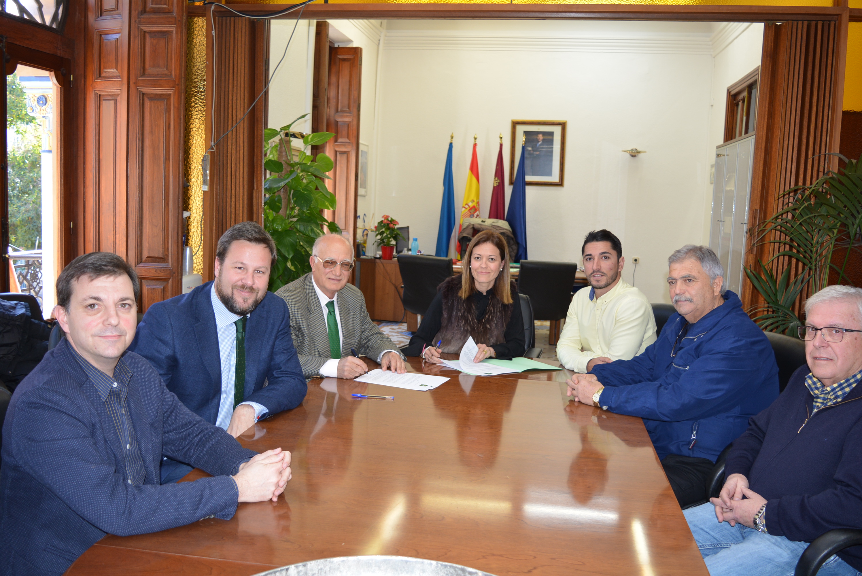 Estrella de Levante suscribe un convenio de colaboración para el patrocinio de las fiestas de la localidad