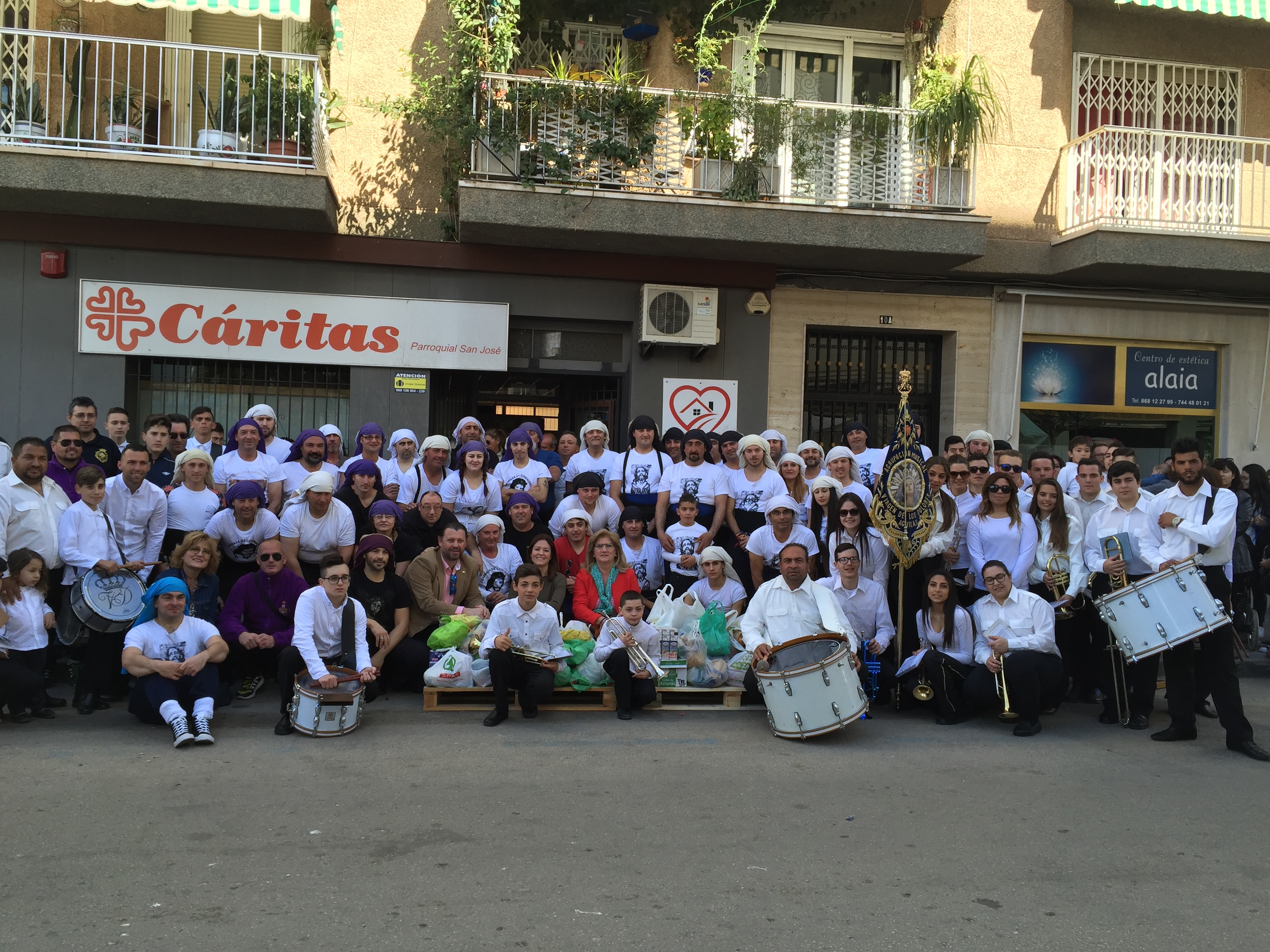 La mudá solidaria muestra el lado más comprometido de la Semana Santa aguileña