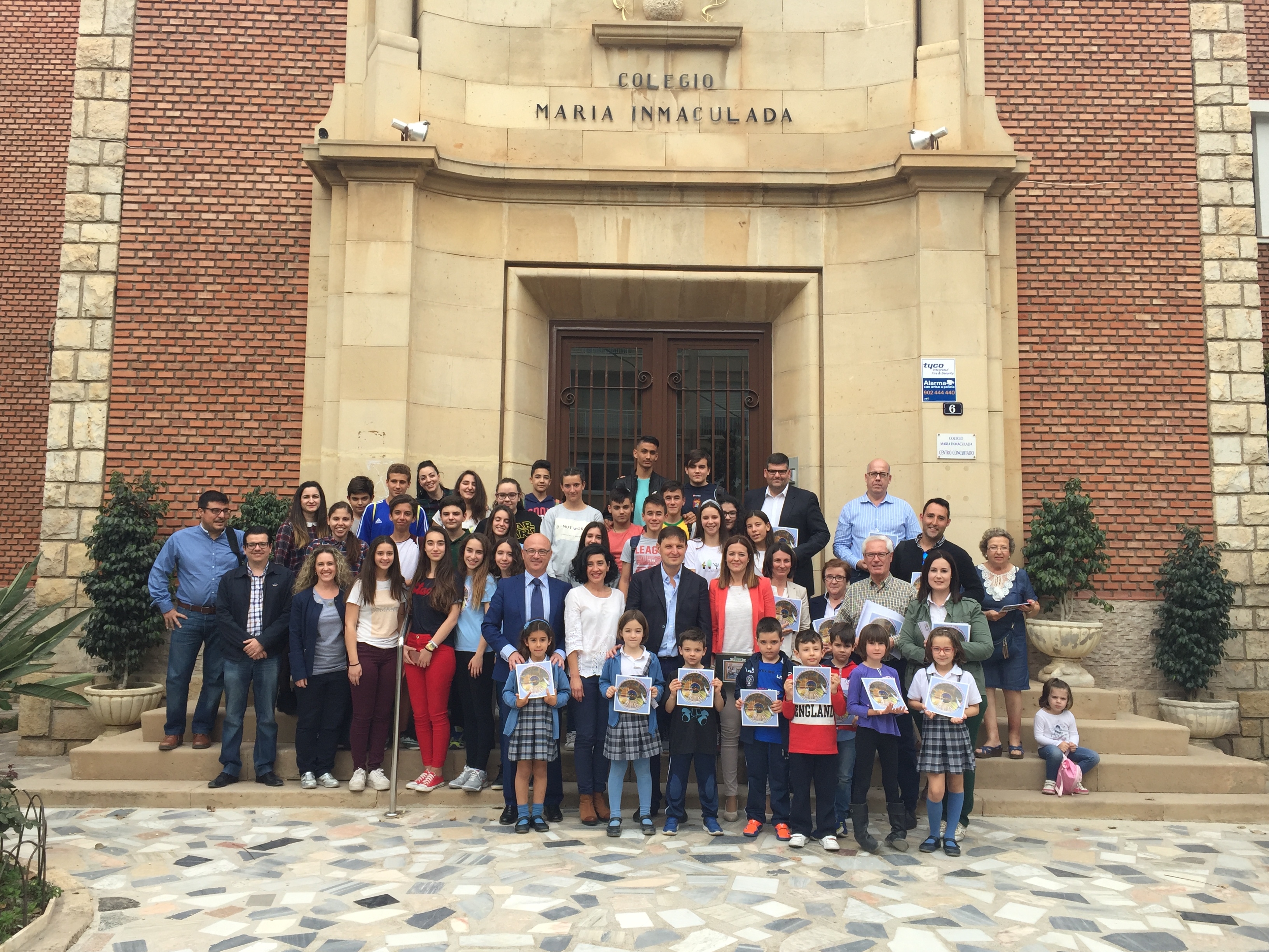Visita de la alcaldesa y el consejero al colegio María Inmaculada