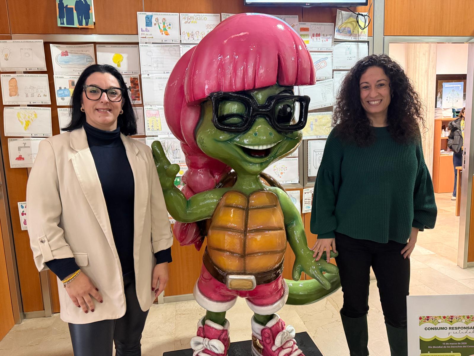 Omica, la nueva mascota de la OMIC, se suma a los actos conmemorativos del Día del Consumidor