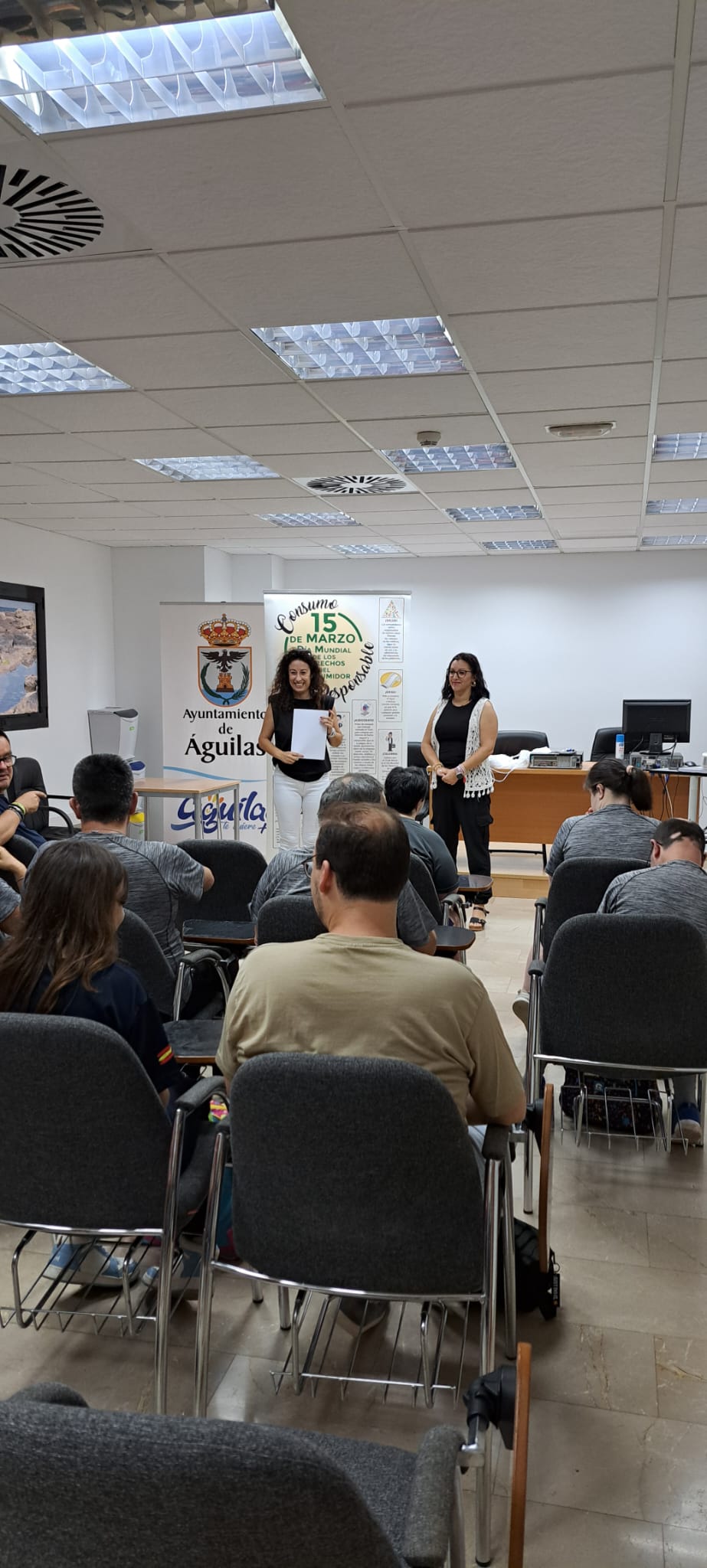 La OMIC imparte un taller de derechos del consumidor a los usuarios de Fundown