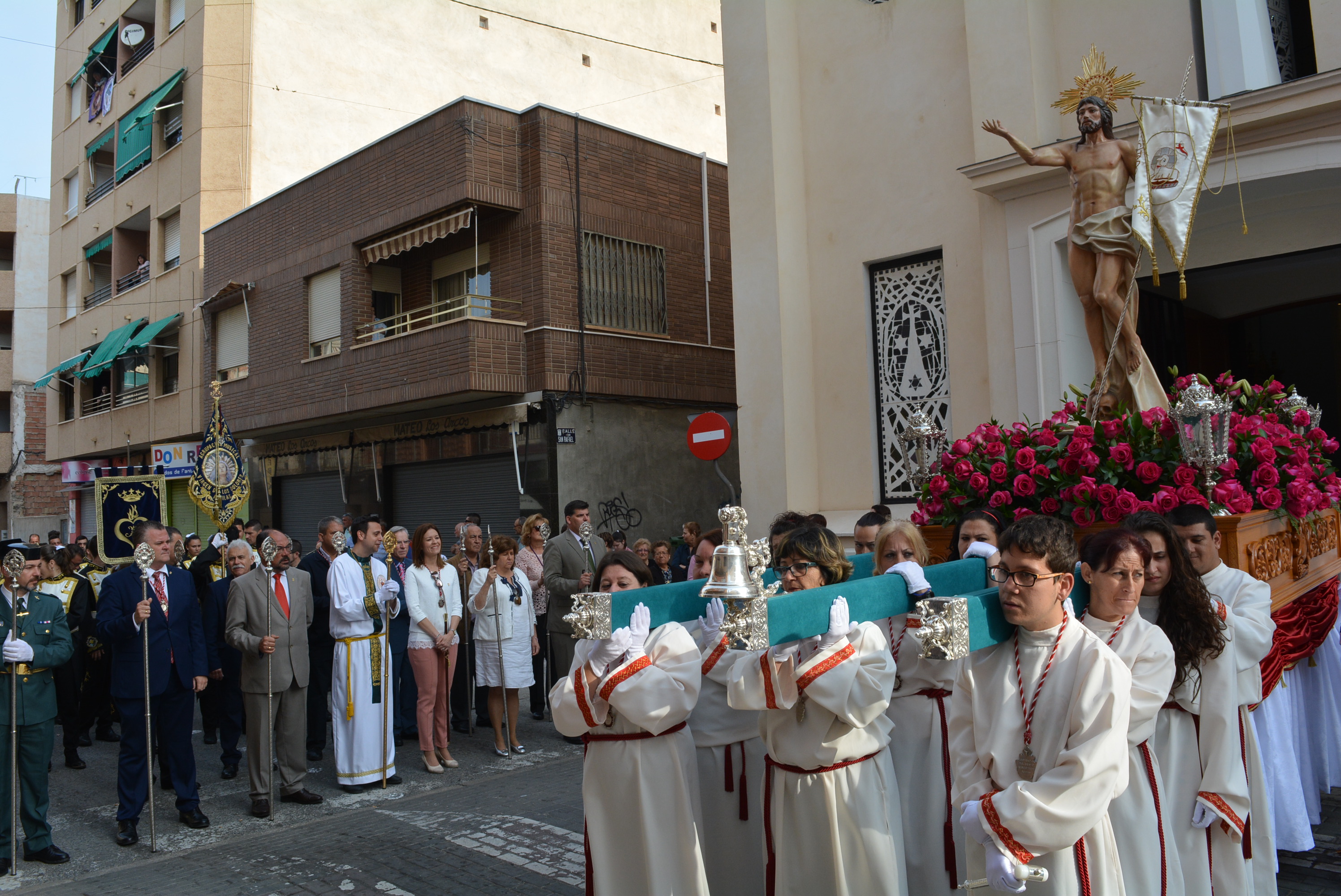 La imagen del Resucitado recorre las calles de Águilas