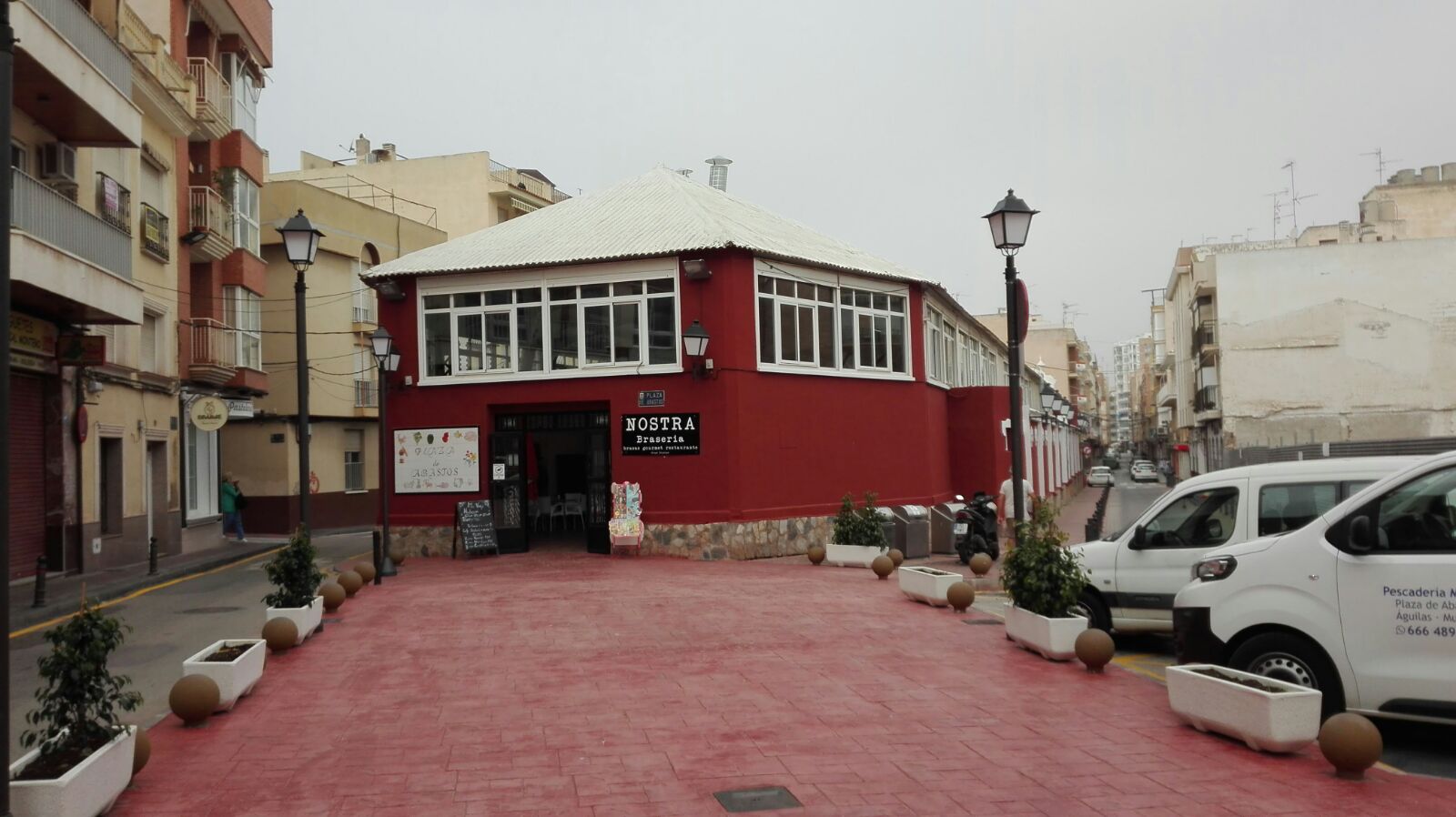 El Ayuntamiento instalará en la Plaza de Abastos un sistema de renovación de aire para minimizar el riesgo de transmisión de la COVID