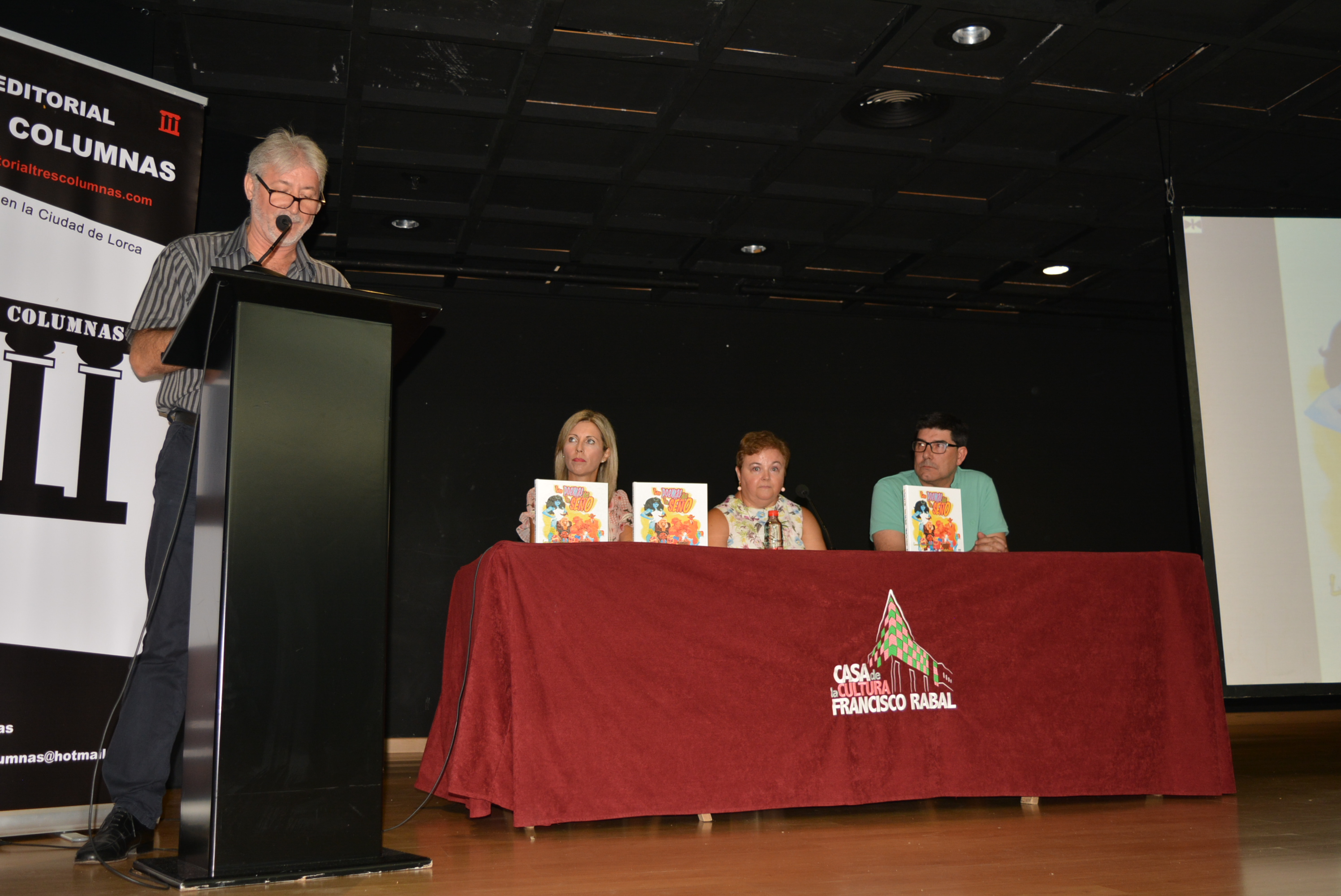 Leonor Ortiz presenta el libro “Los poemas de la seño”