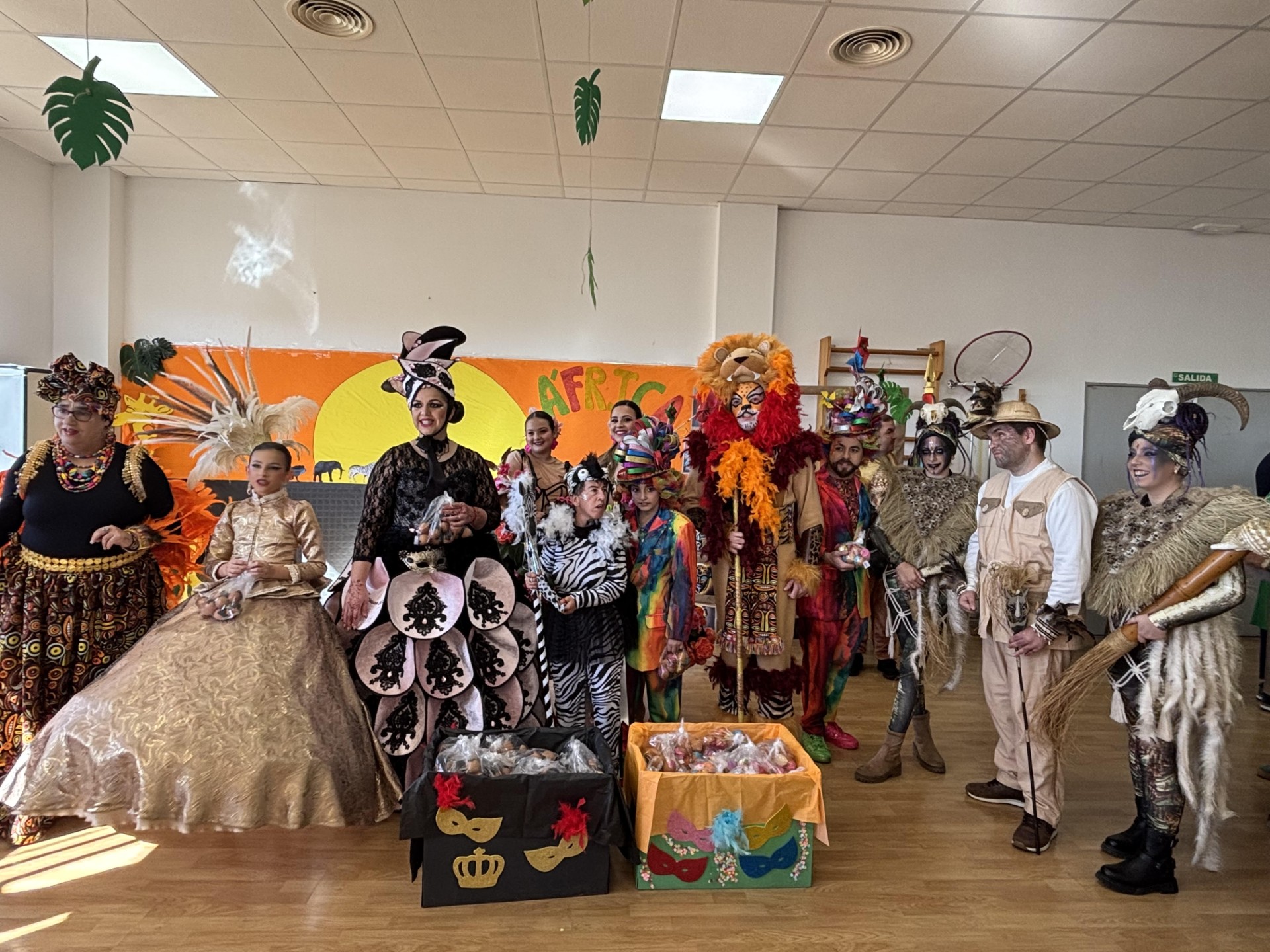 Los usuarios del Centro Ocupacional entregan “las armas” a Don Carnal y Doña Cuaresma