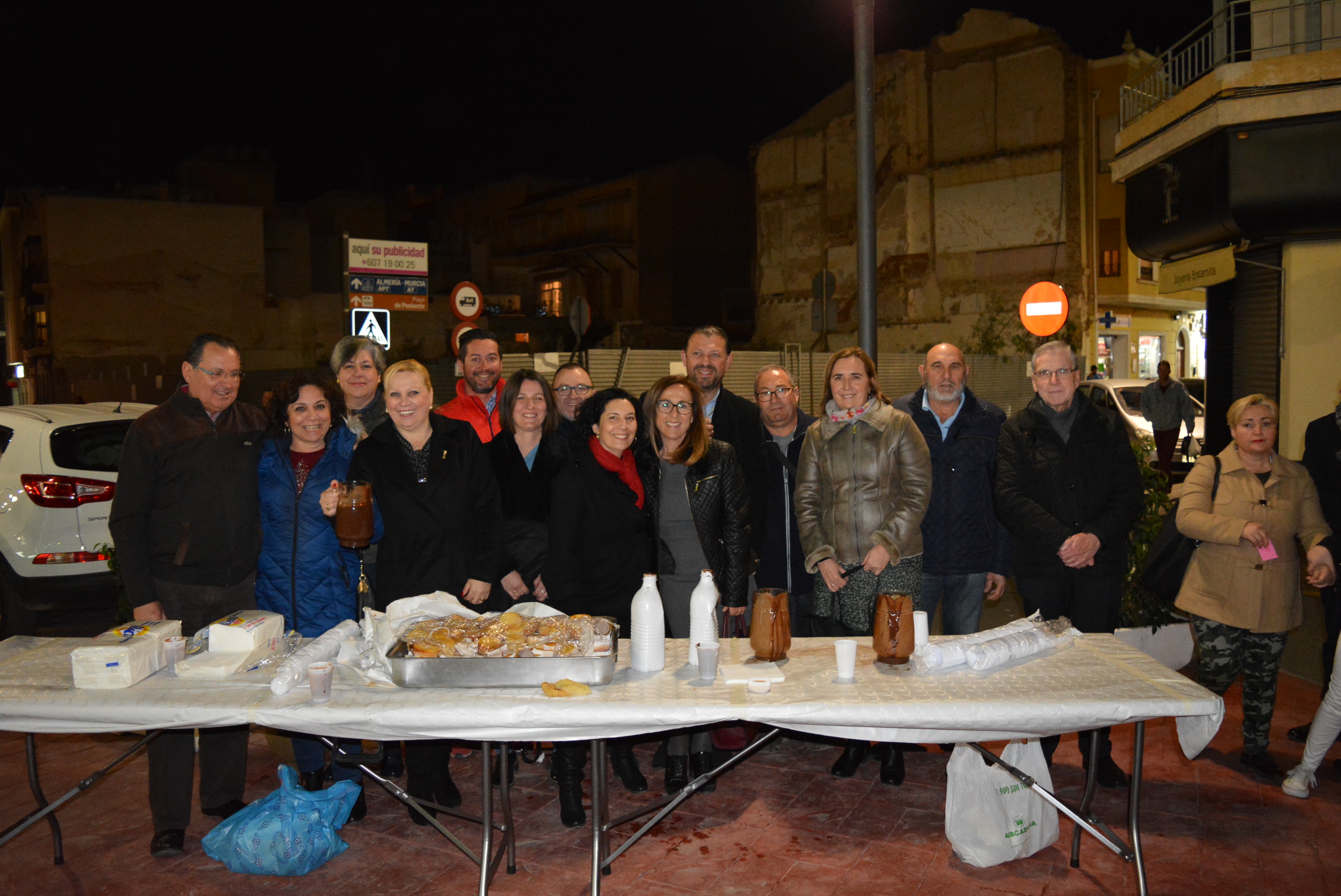 Chocolatada solidaria a beneficio de Cáritas tras el Vía Crucis del Viernes de Lázaro