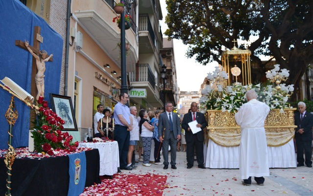La procesión del Corpus tomó ayer las calles de Águilas con los niños como protagonistas