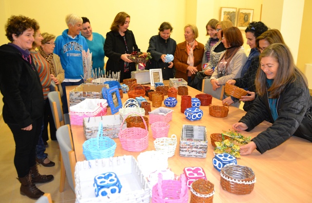 Una veintena de mujeres aguileñas concluyen con éxito un taller de expresión artística  