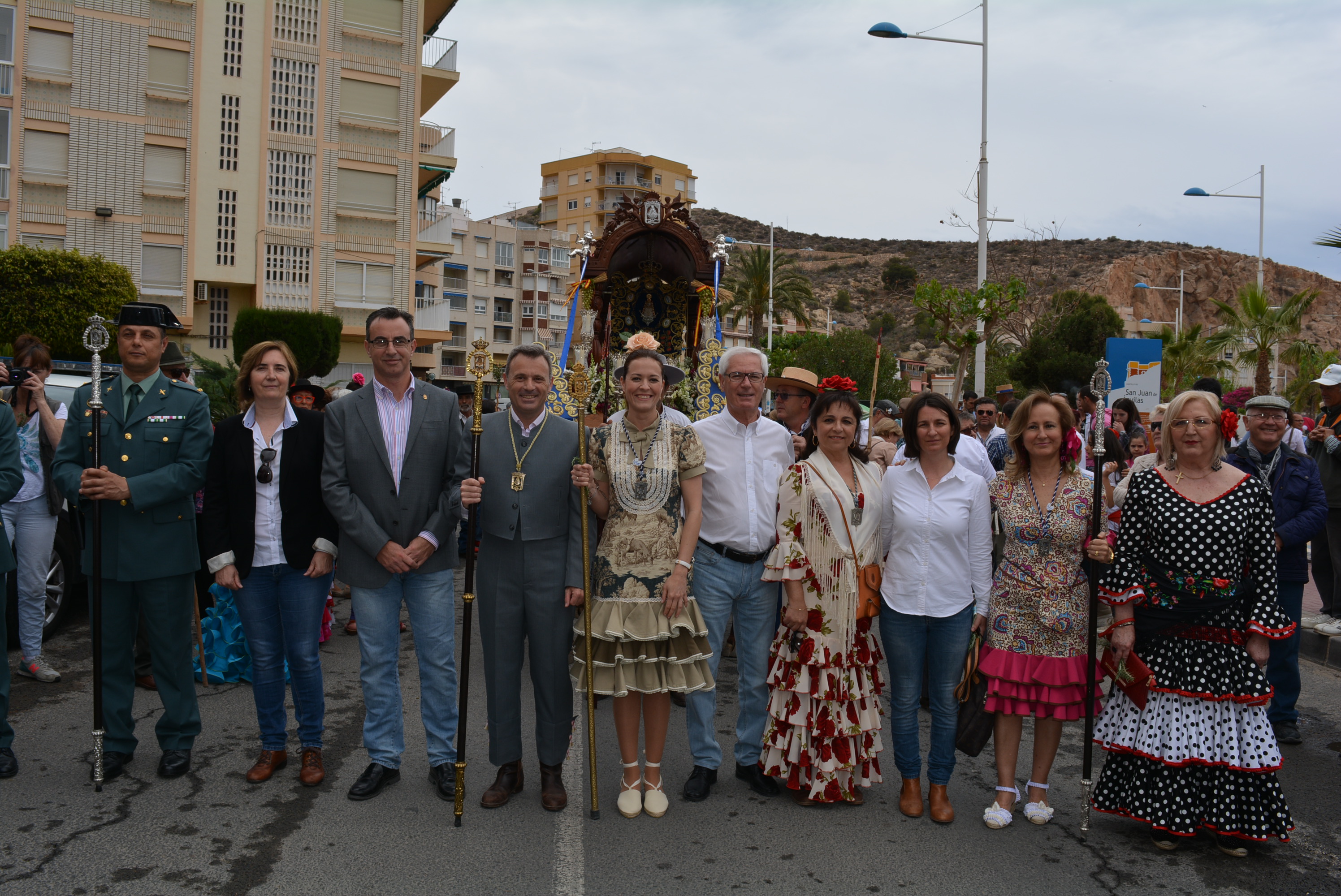 La Romería Rociera reúne a más de dos mil romeros al amparo de la Blanca Paloma