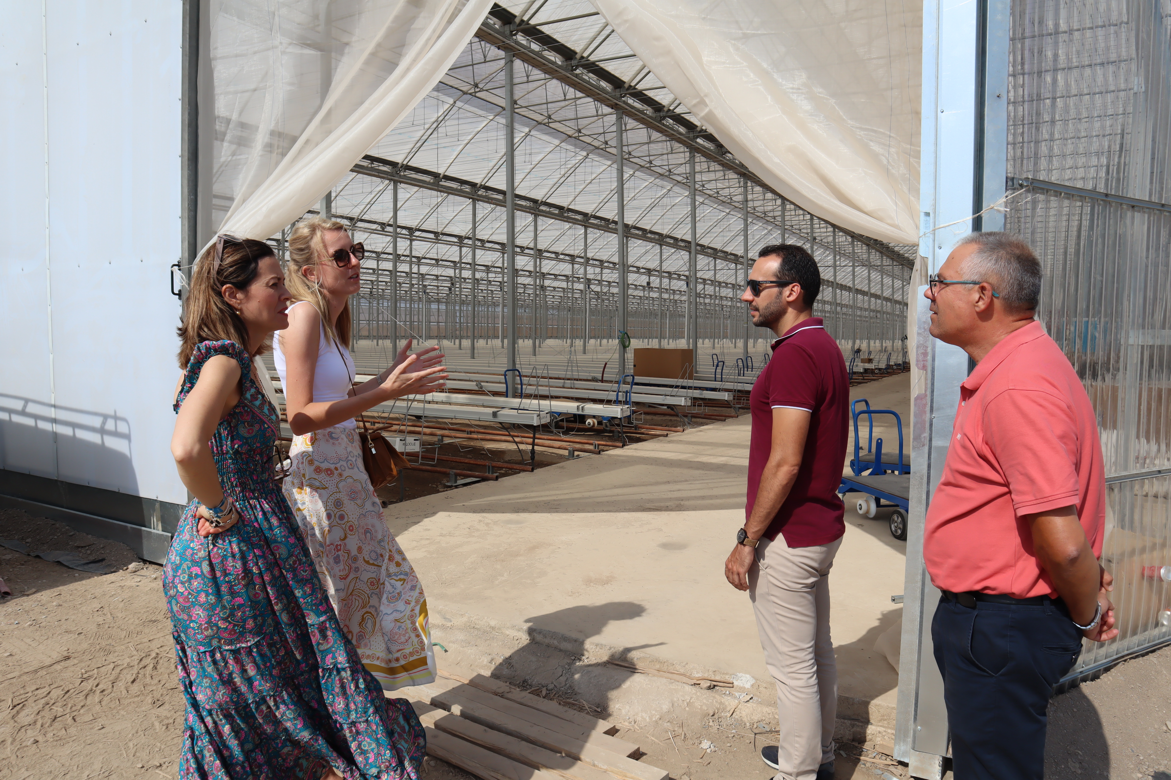 La apertura del nuevo invernadero de Looije supondrá la contratación de más de 60 trabajadores