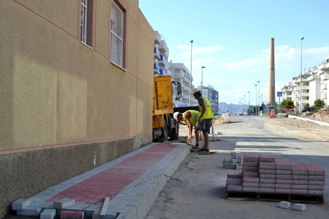 Siguen los trabajos de embellecimiento y mejora de los servicios por los barrios de Águilas  