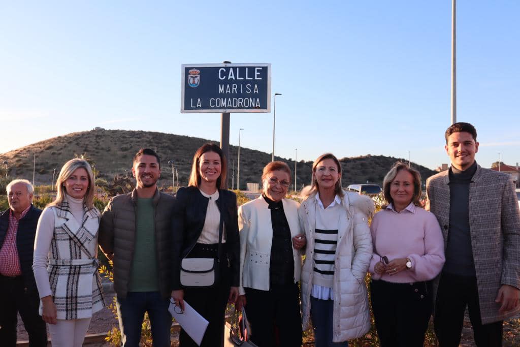 Una calle de Águilas lleva desde ayer el nombre de “Marisa, la comadrona”