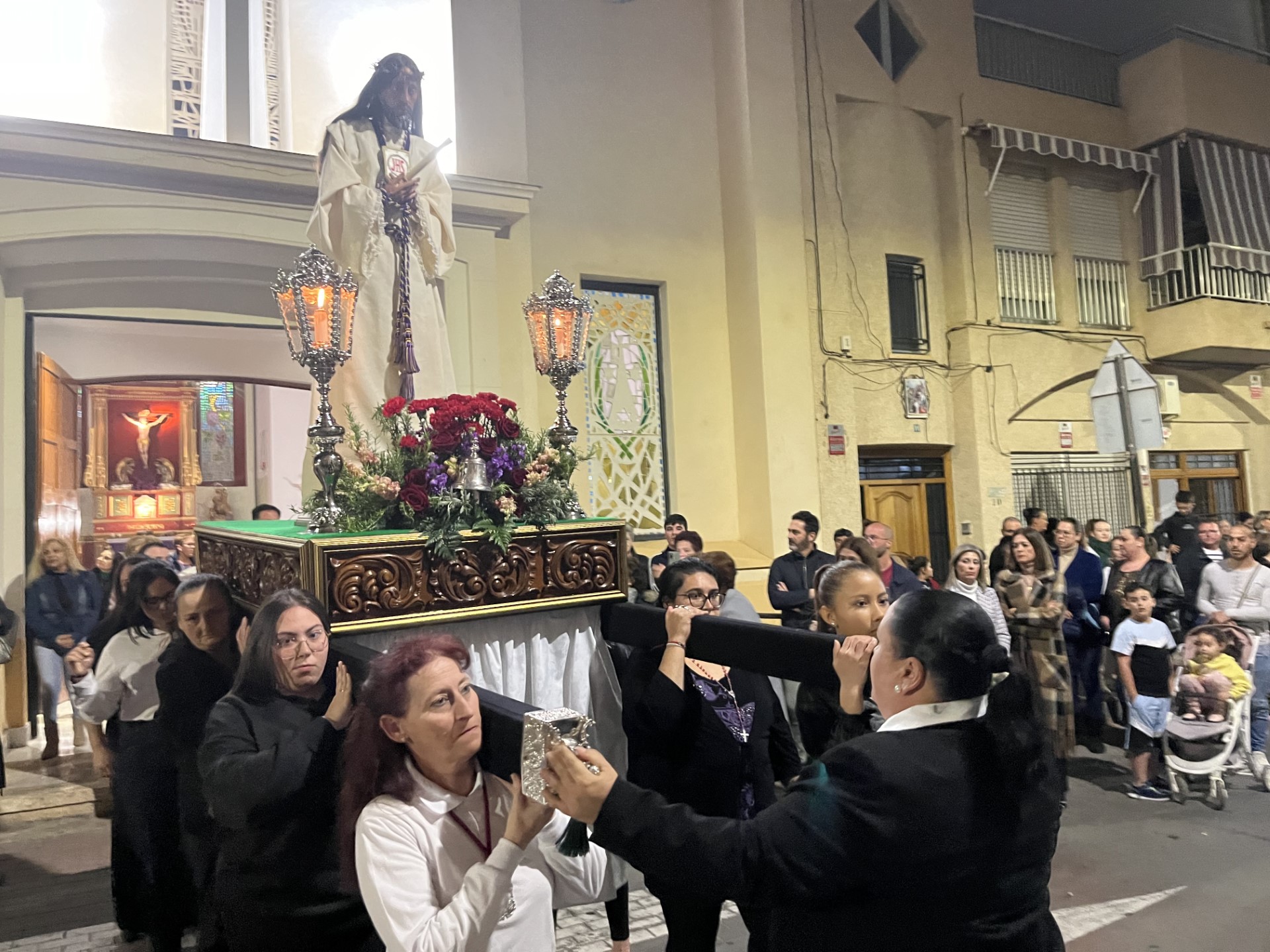 La iglesia del Carmen recupera la tradición del Vía Crucis del Cristo Cautivo 