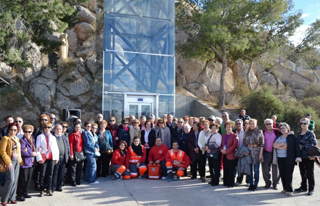 La puesta en marcha del ascensor del Castillo posibilita el acceso a personas con movilidad reducida   